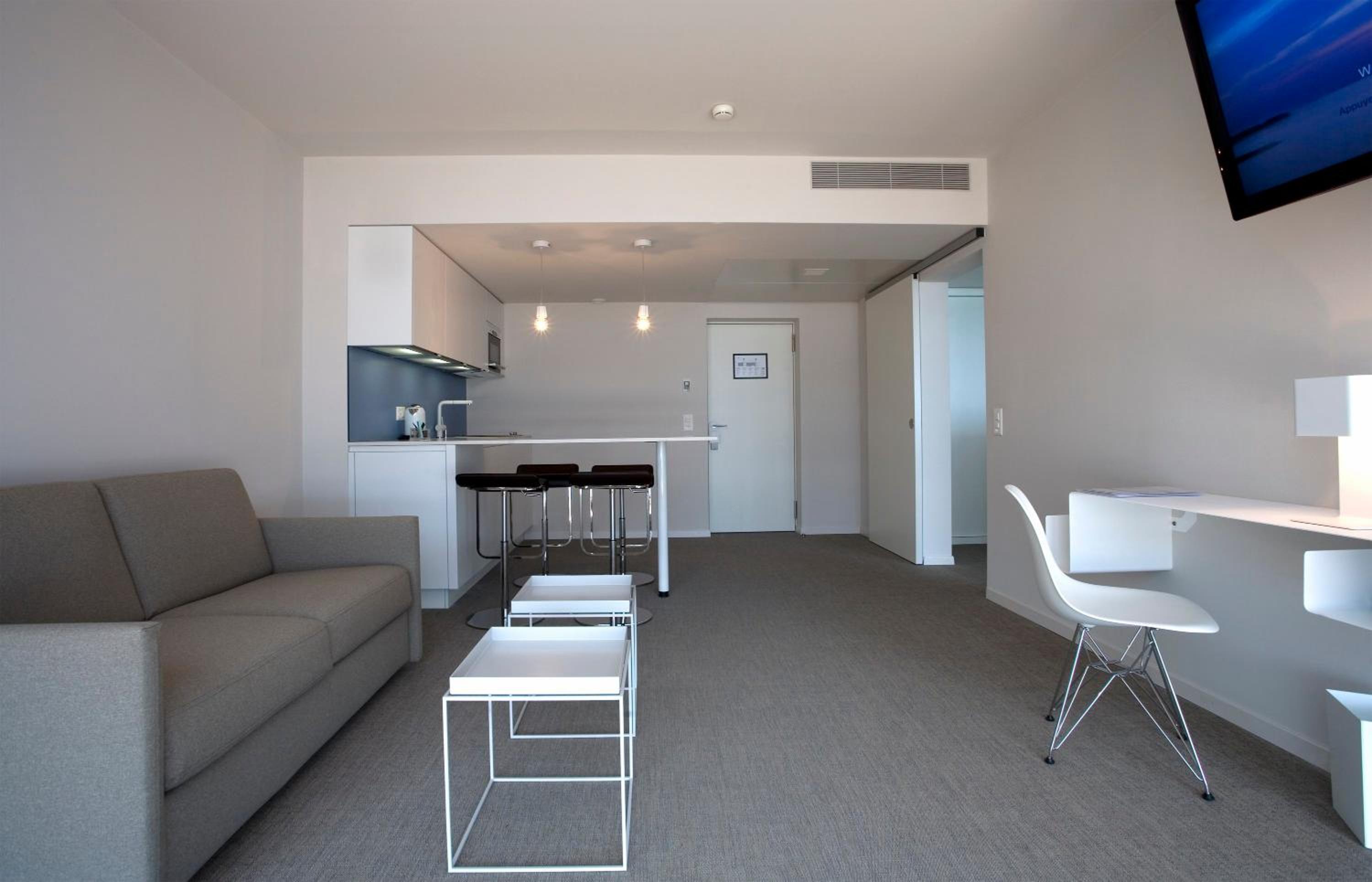 Apartment with Panoramic View - Photo 2