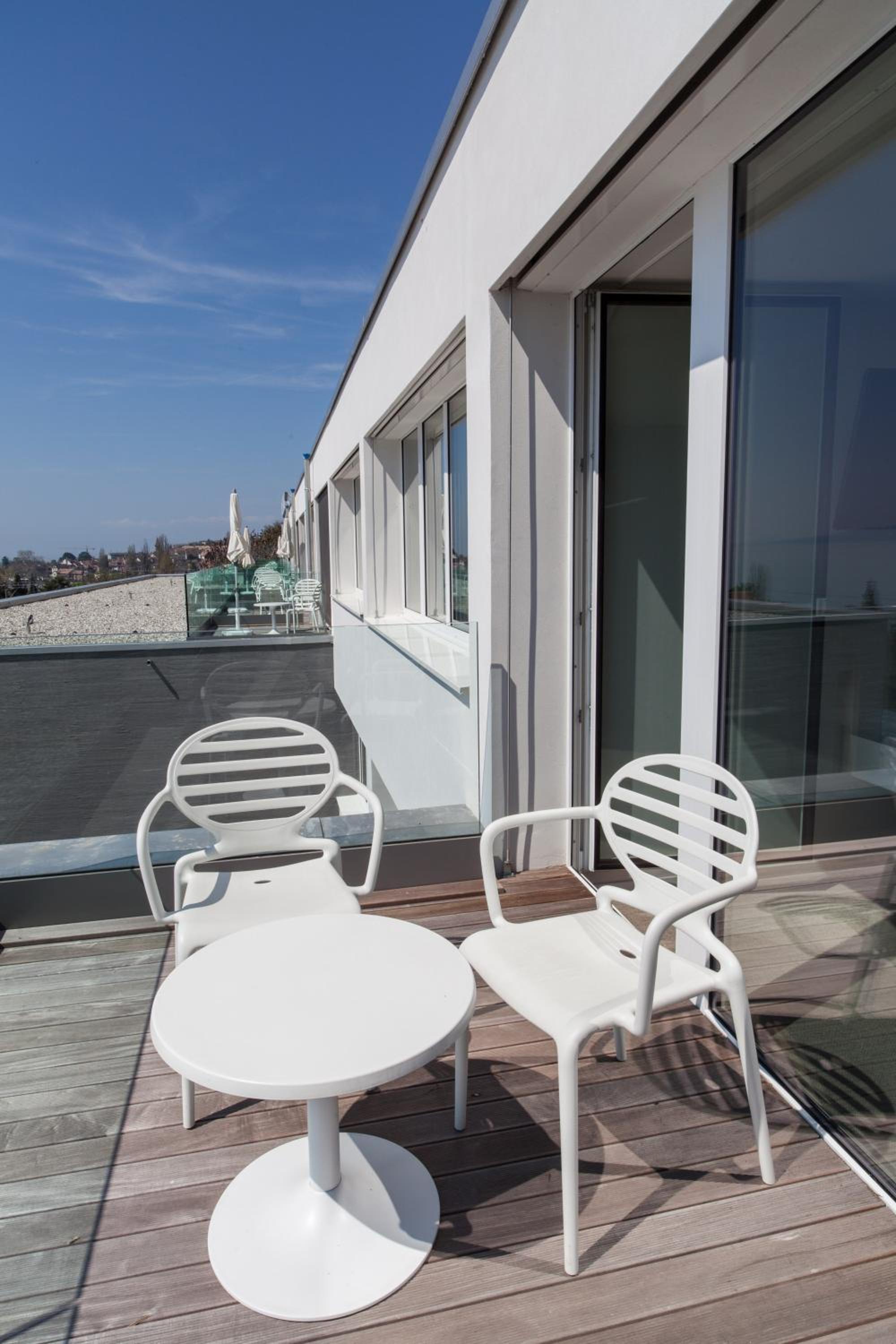 Apartment with Panoramic View - Photo 3