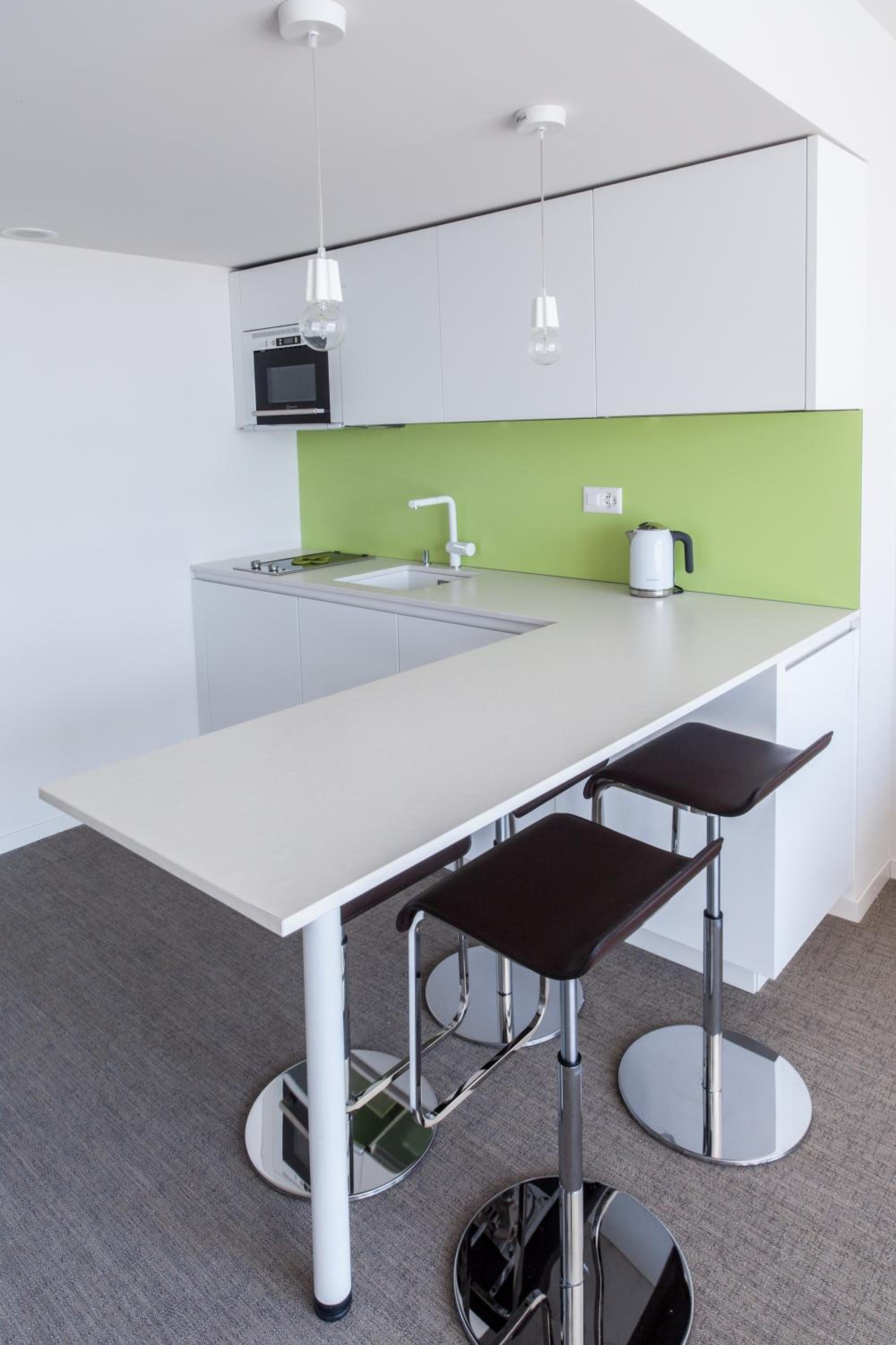 Apartment with Panoramic View - Photo 4