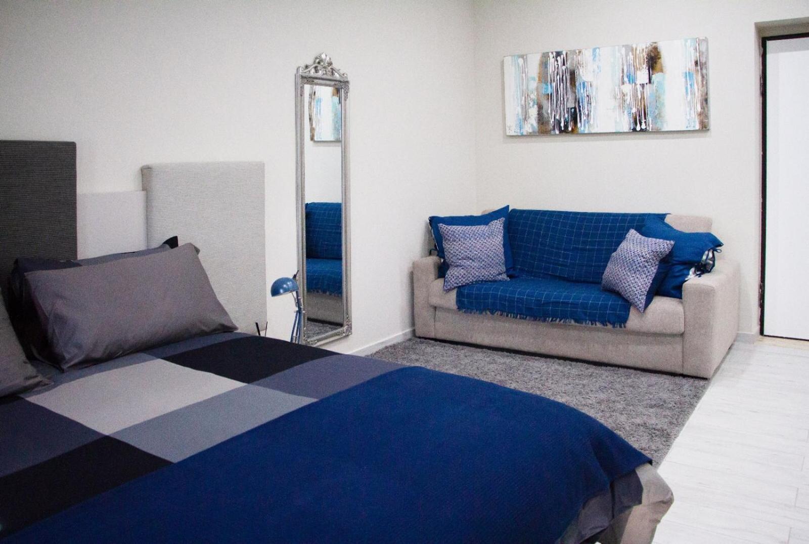 Studio Apartment - Photo 12