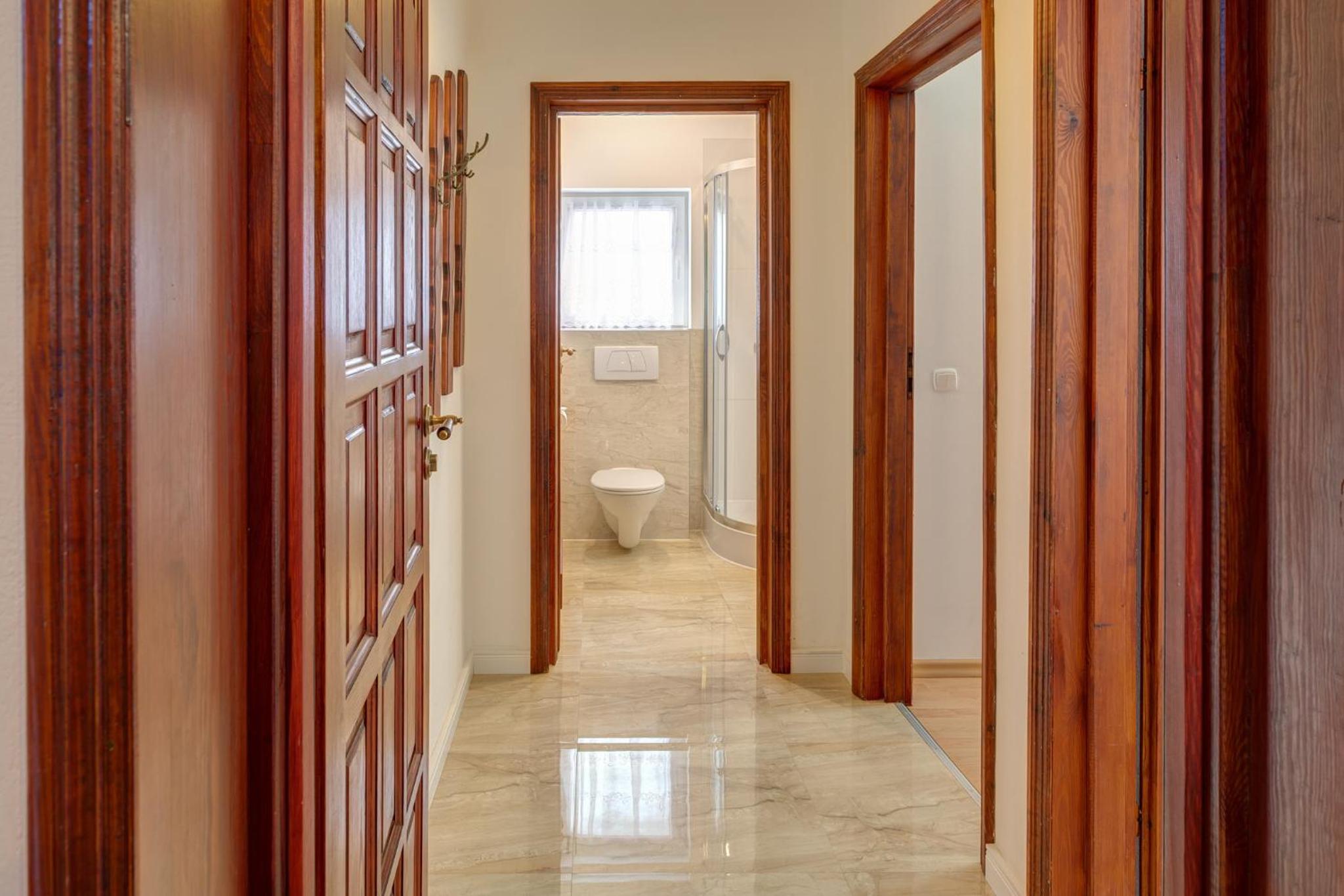 Deluxe Double Room with Balcony - Photo 4