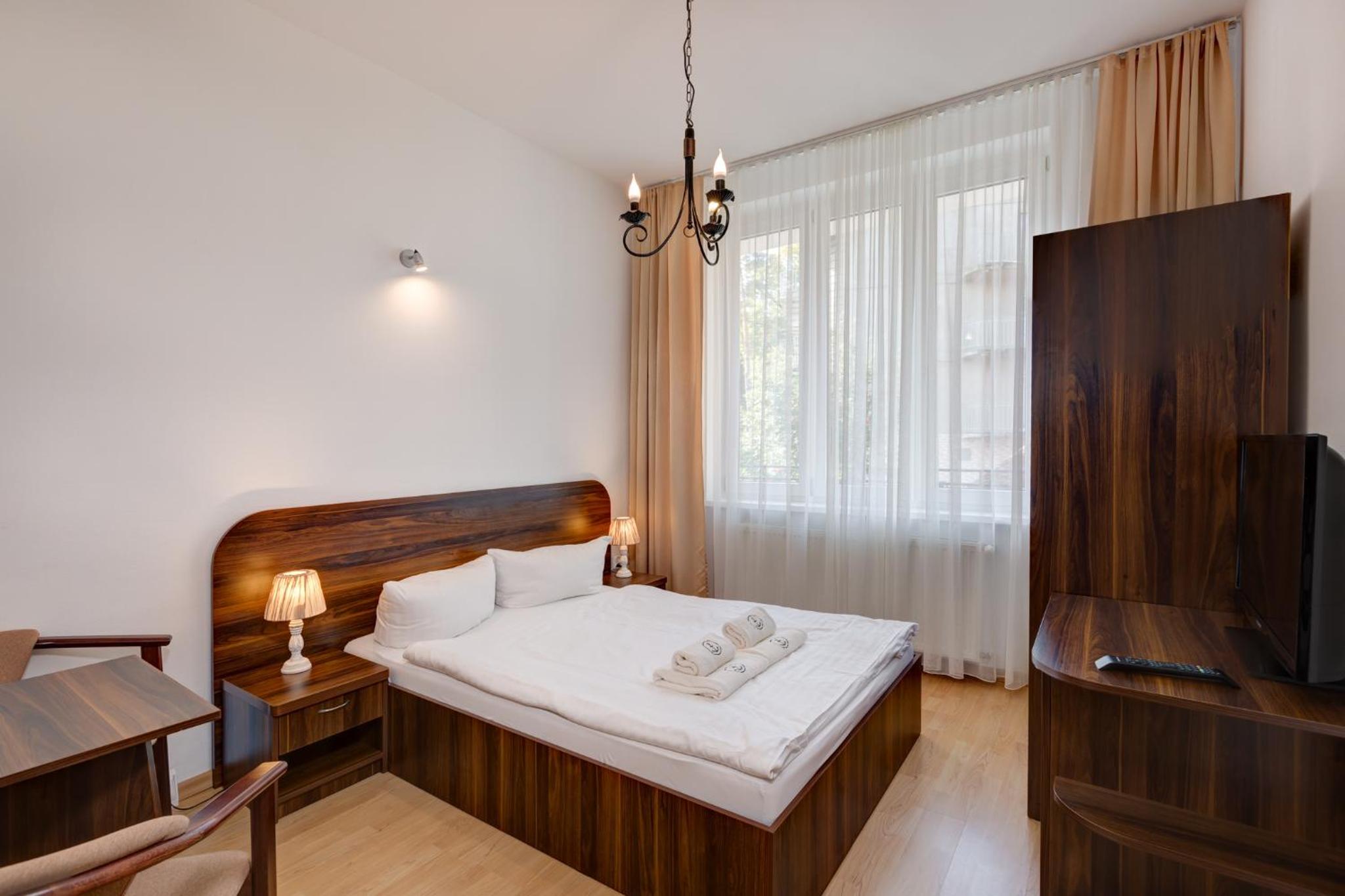 Studio Apartment - Photo 1