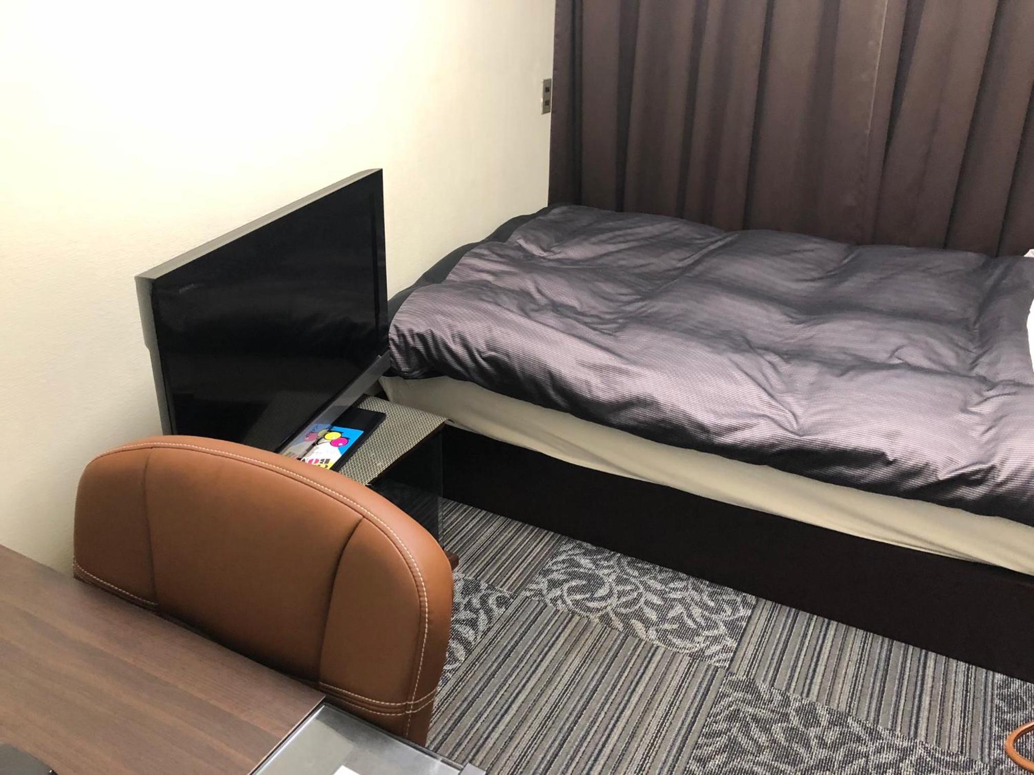 Small Single Room with Shared Shower and Toilet - Male Only