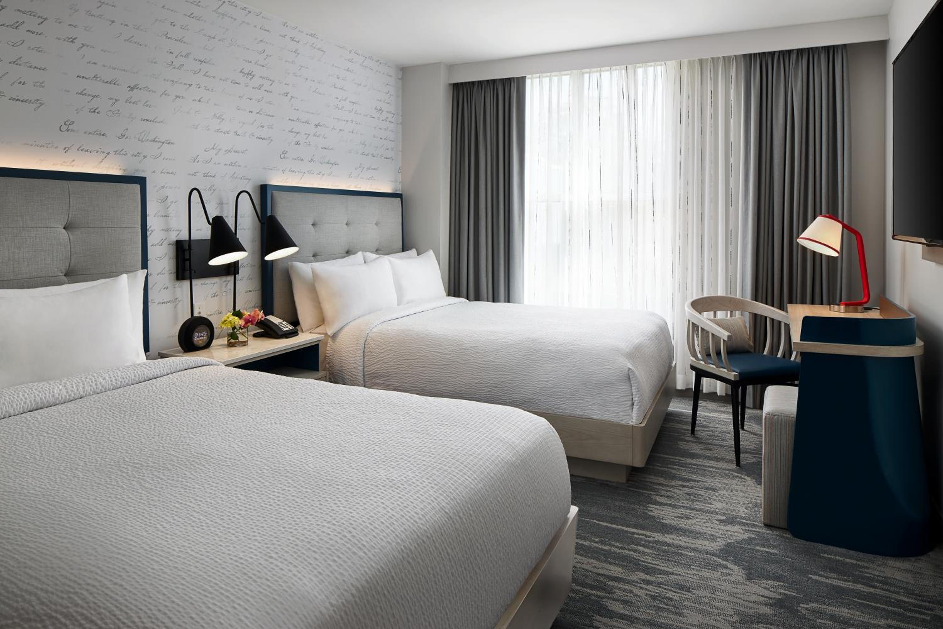 Double Room with Two Double Beds and View - Photo 1