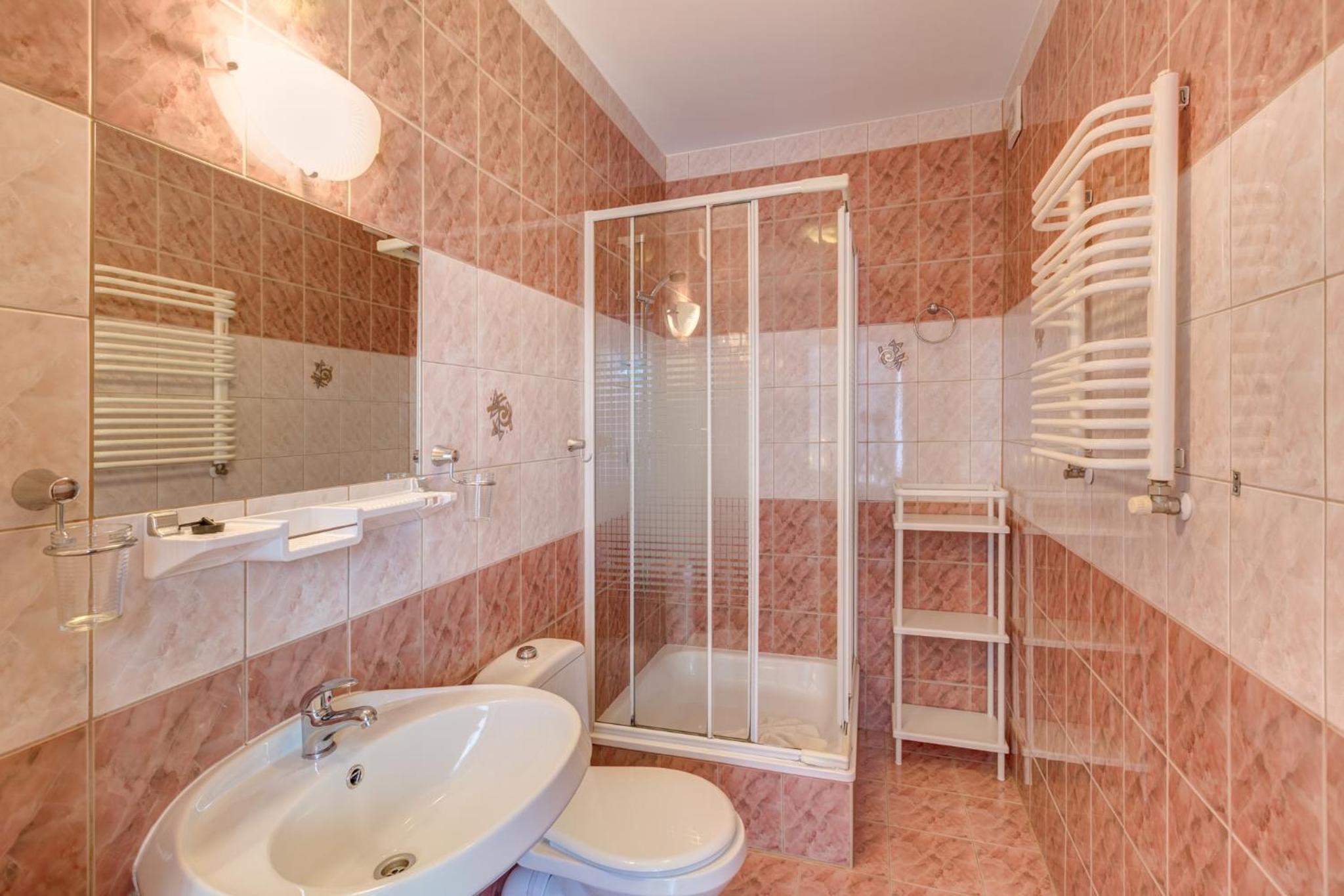 Double Room with Balcony - Photo 3