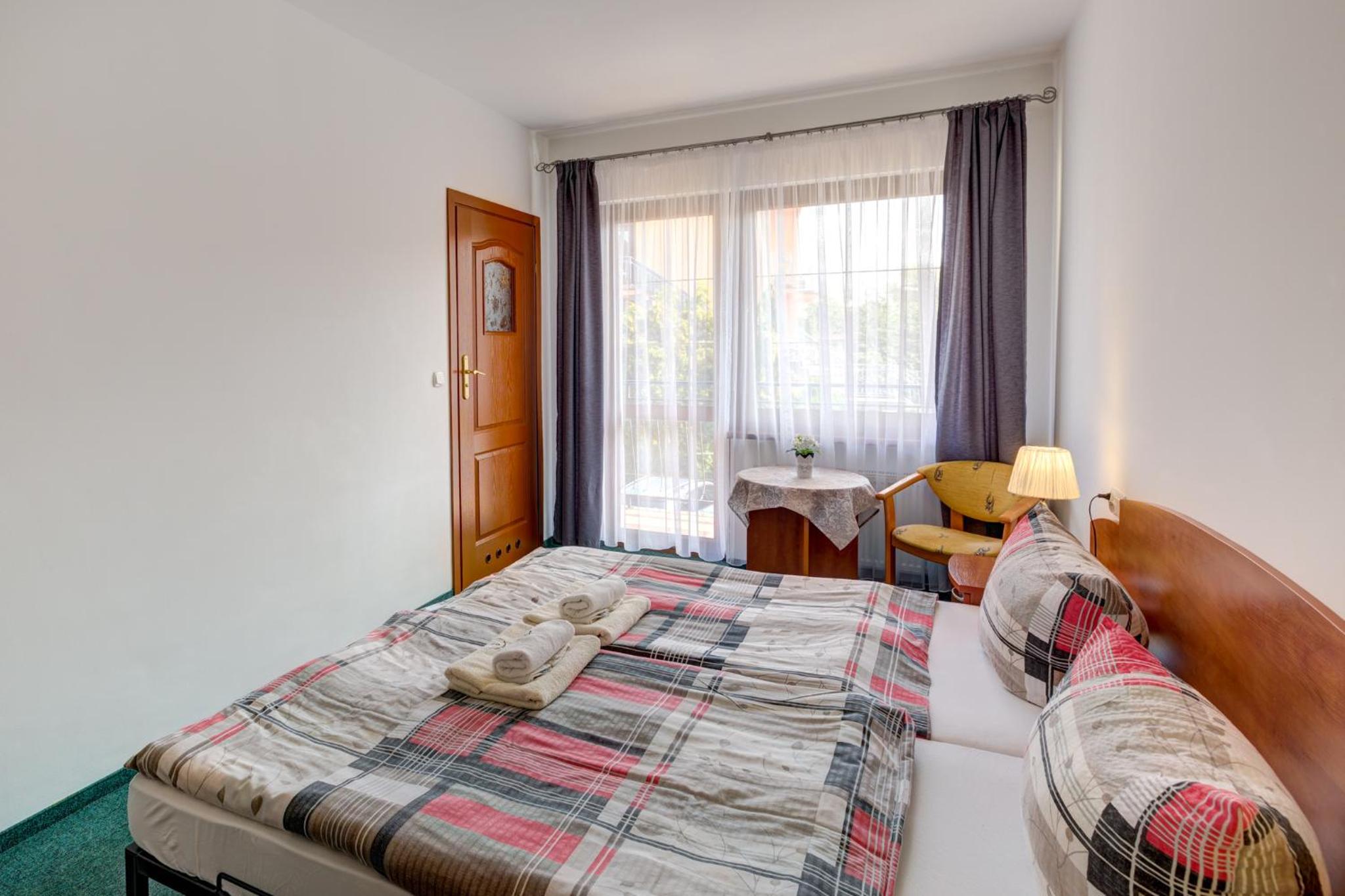 Double Room with Balcony - Photo 4