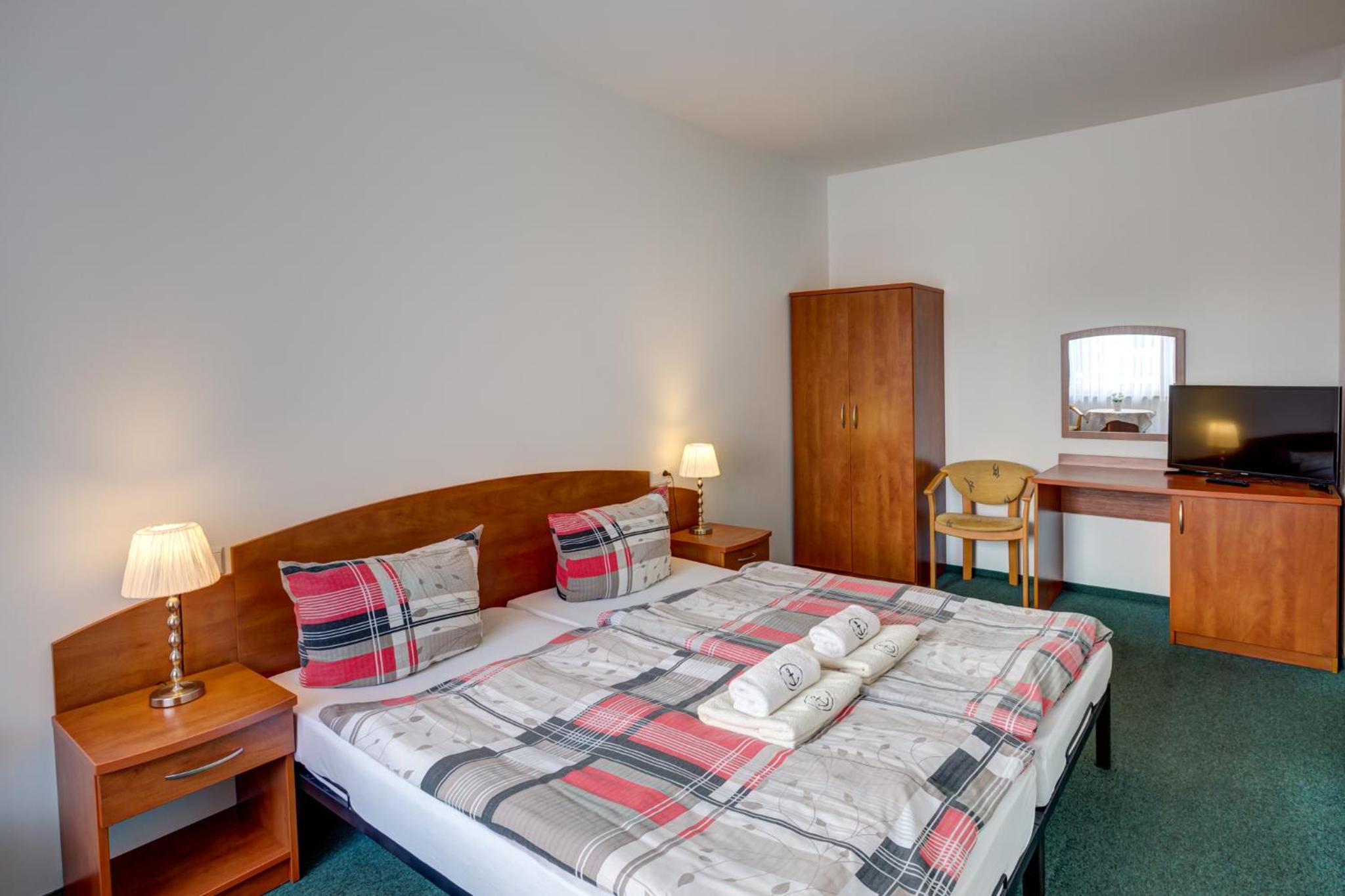 Double Room with Balcony - Photo 5