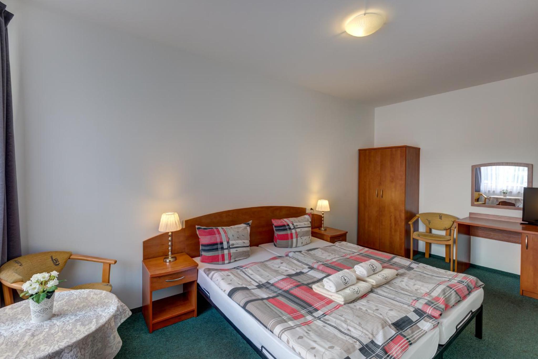 Double Room with Balcony - Photo 2