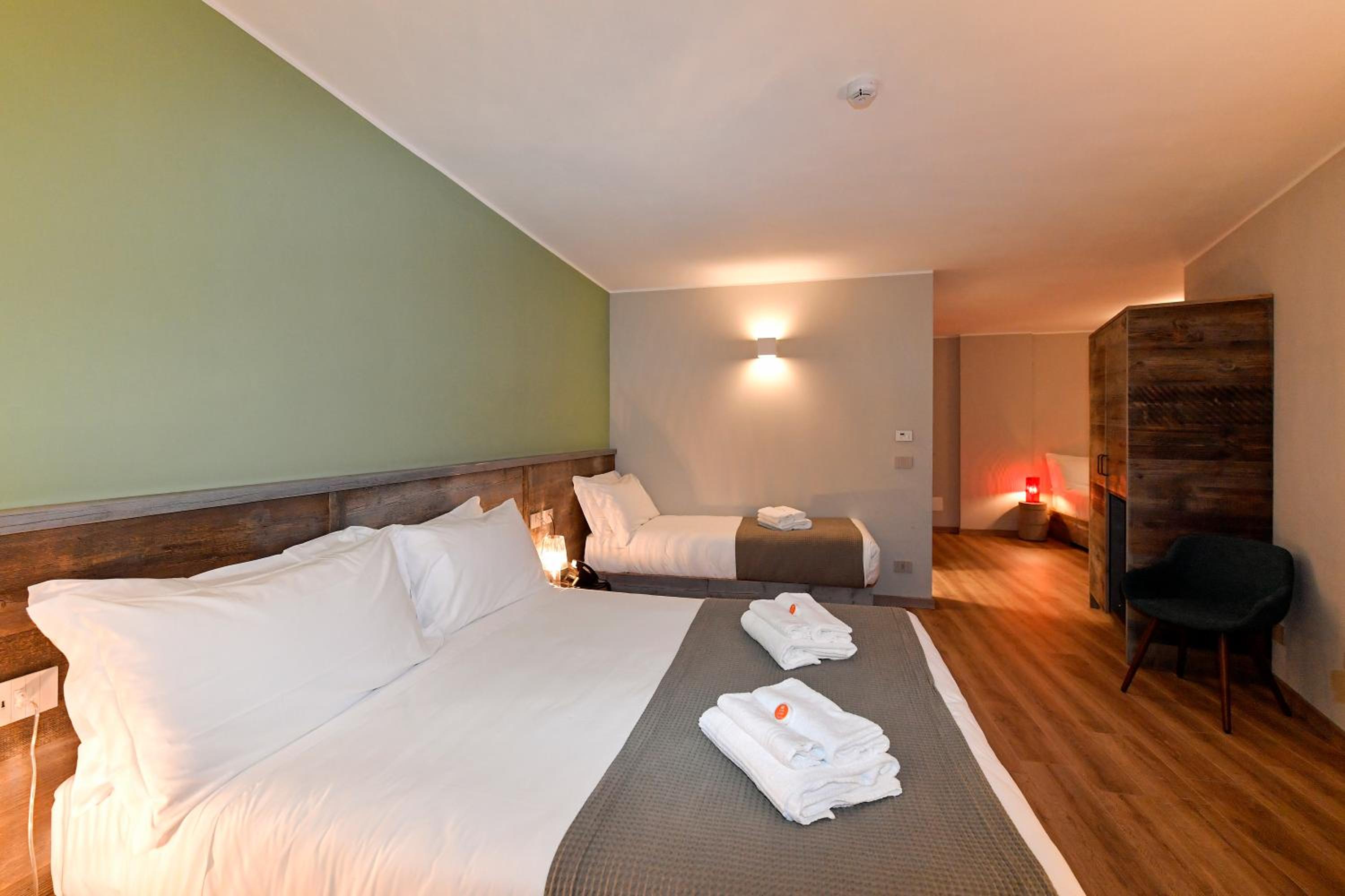 Quadruple Room - Photo 12