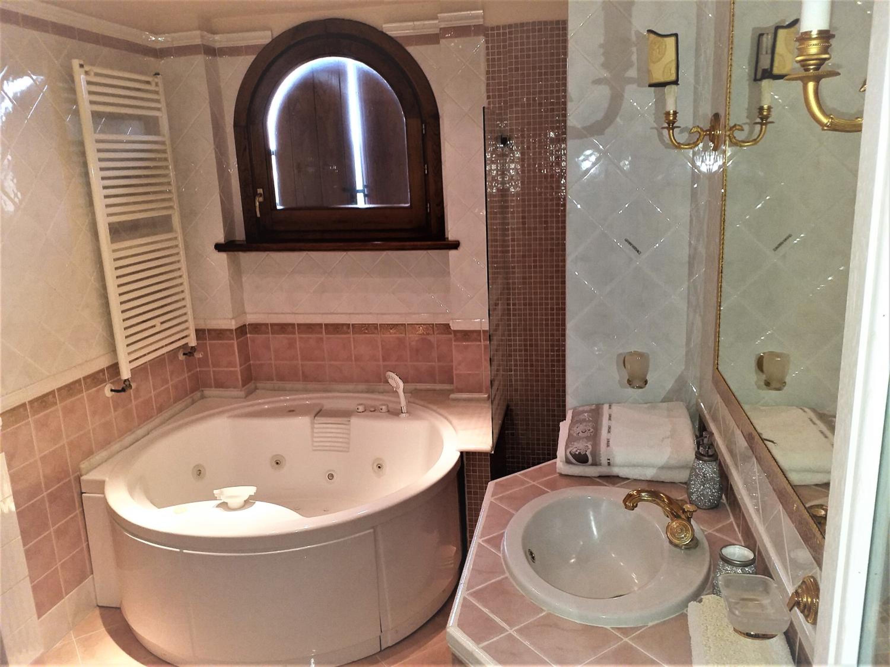 Queen Room with Spa Bath - Photo 7