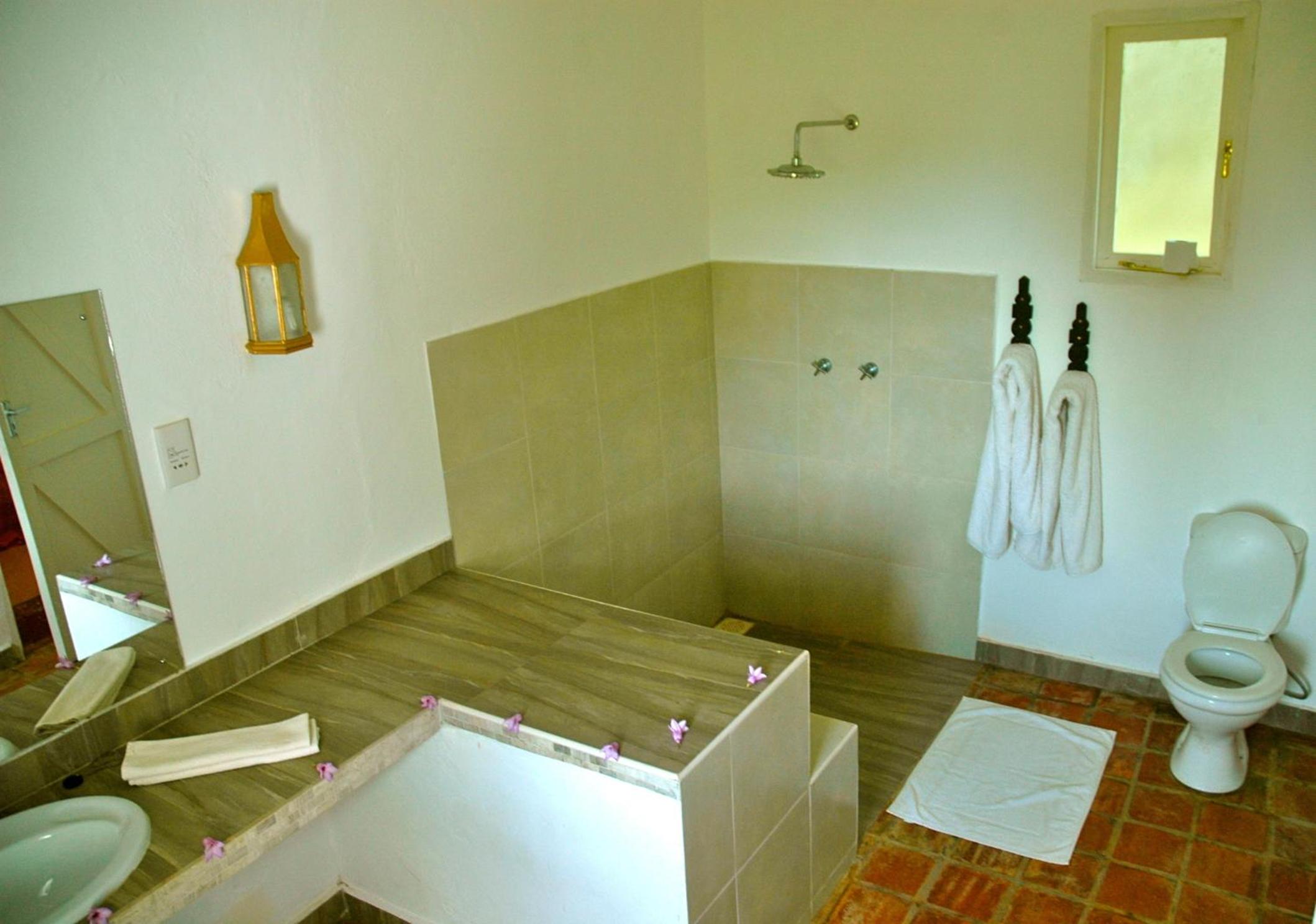 Standard Double Room - Photo 7