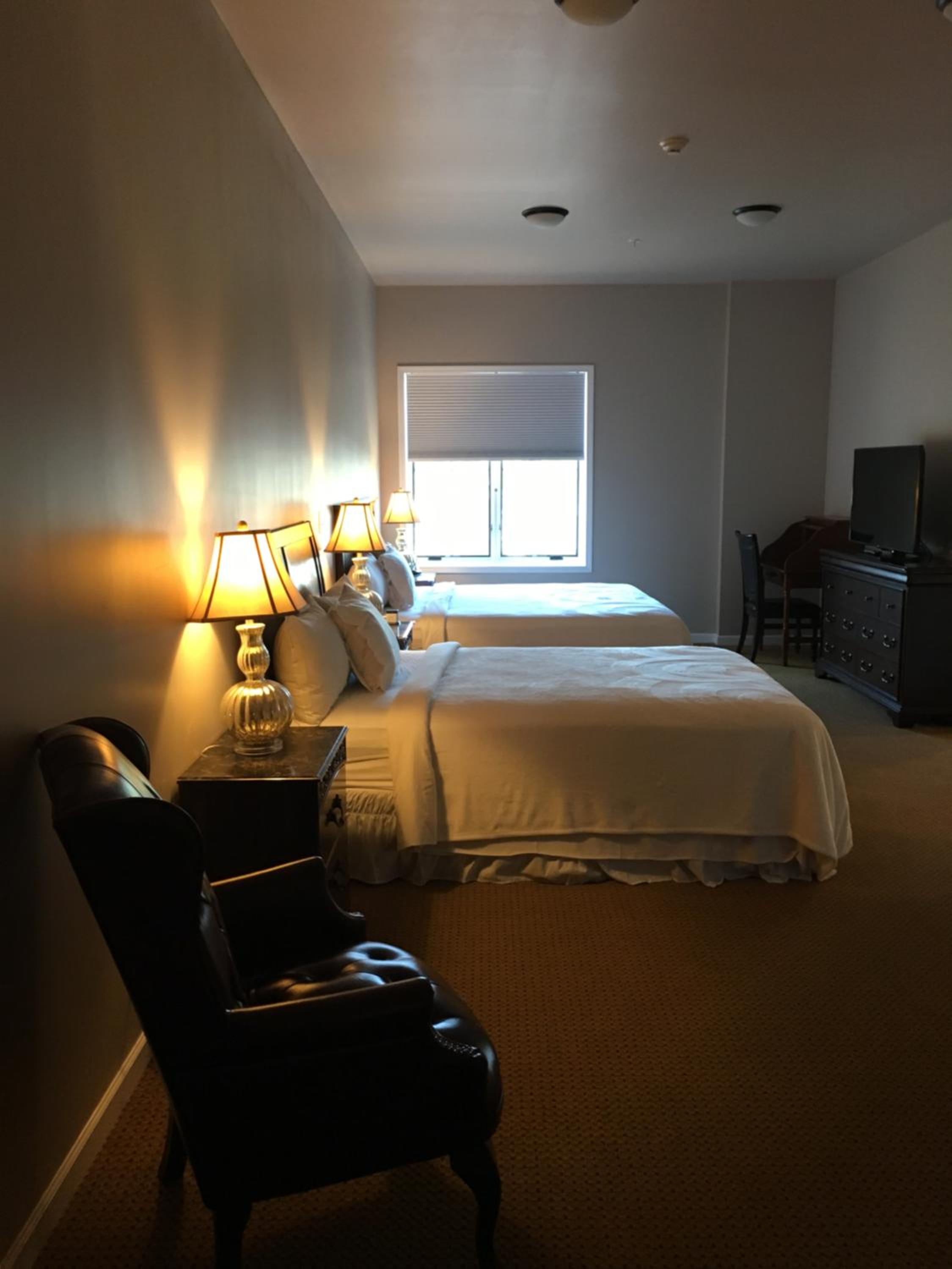 Deluxe King Suite - Photo 5