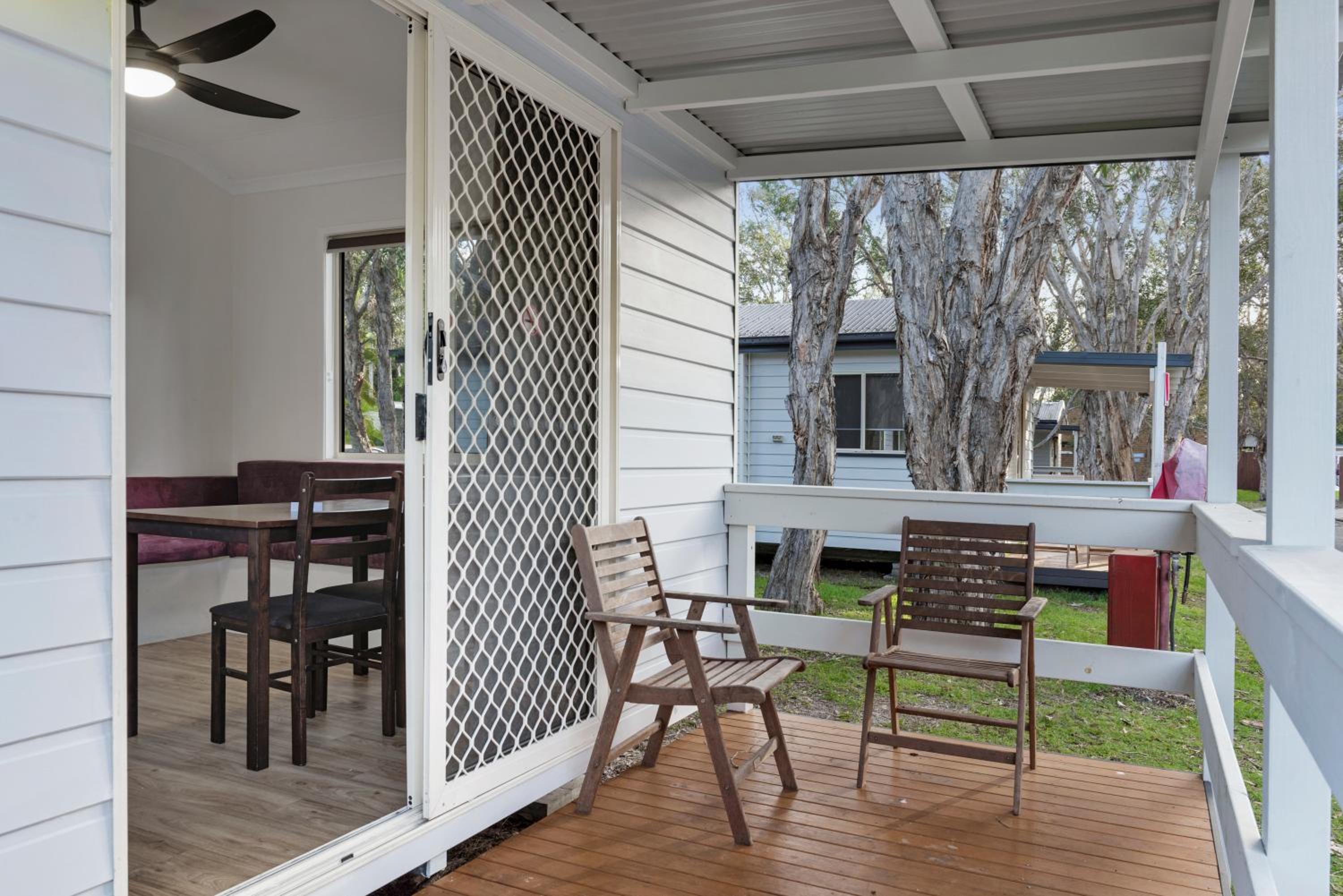 Economy 2 Bedroom Cabin - Sleeps 6 - Photo 4