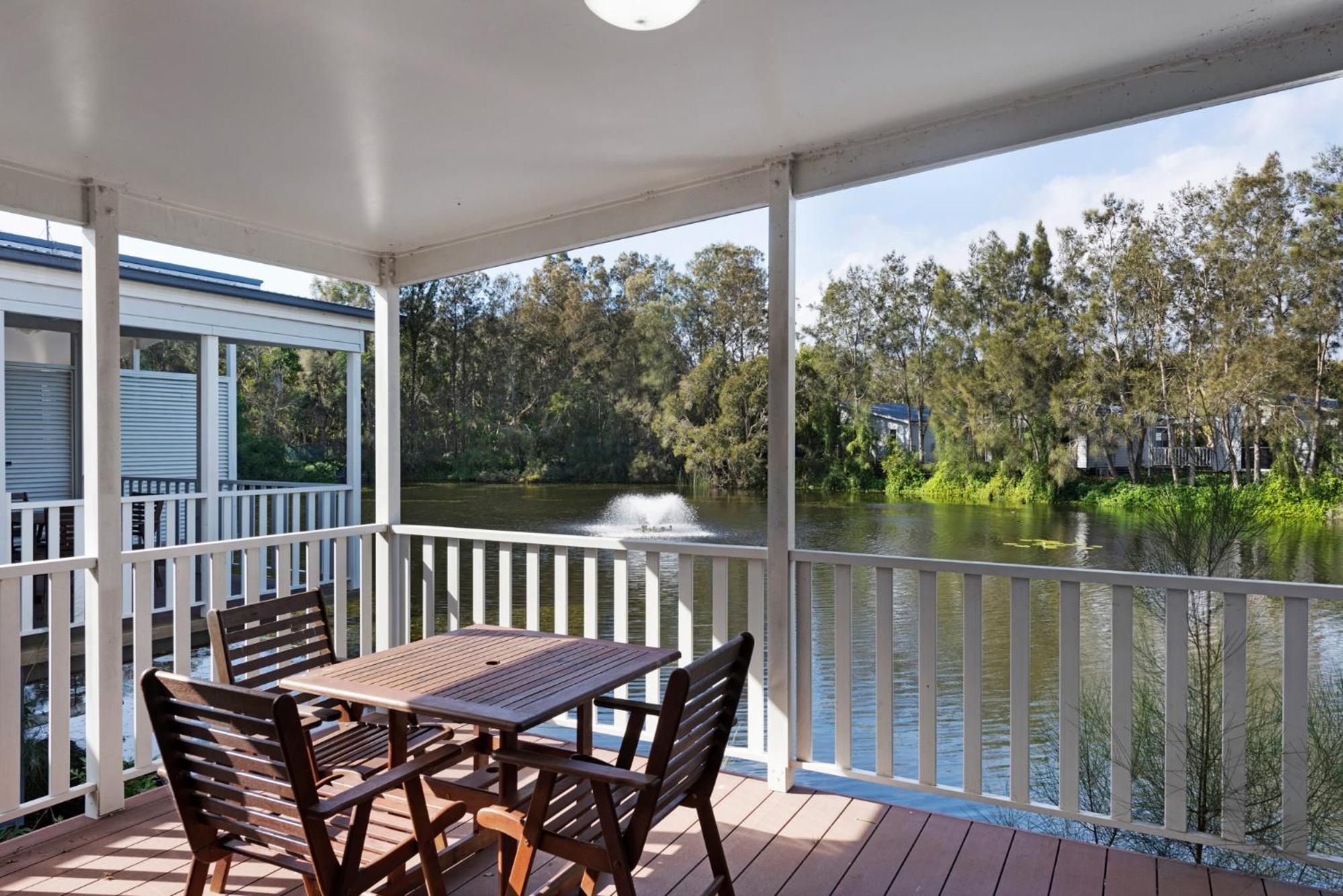 Deluxe Lakeside Studio - Sleeps 2 (shared entrance) - Photo 2