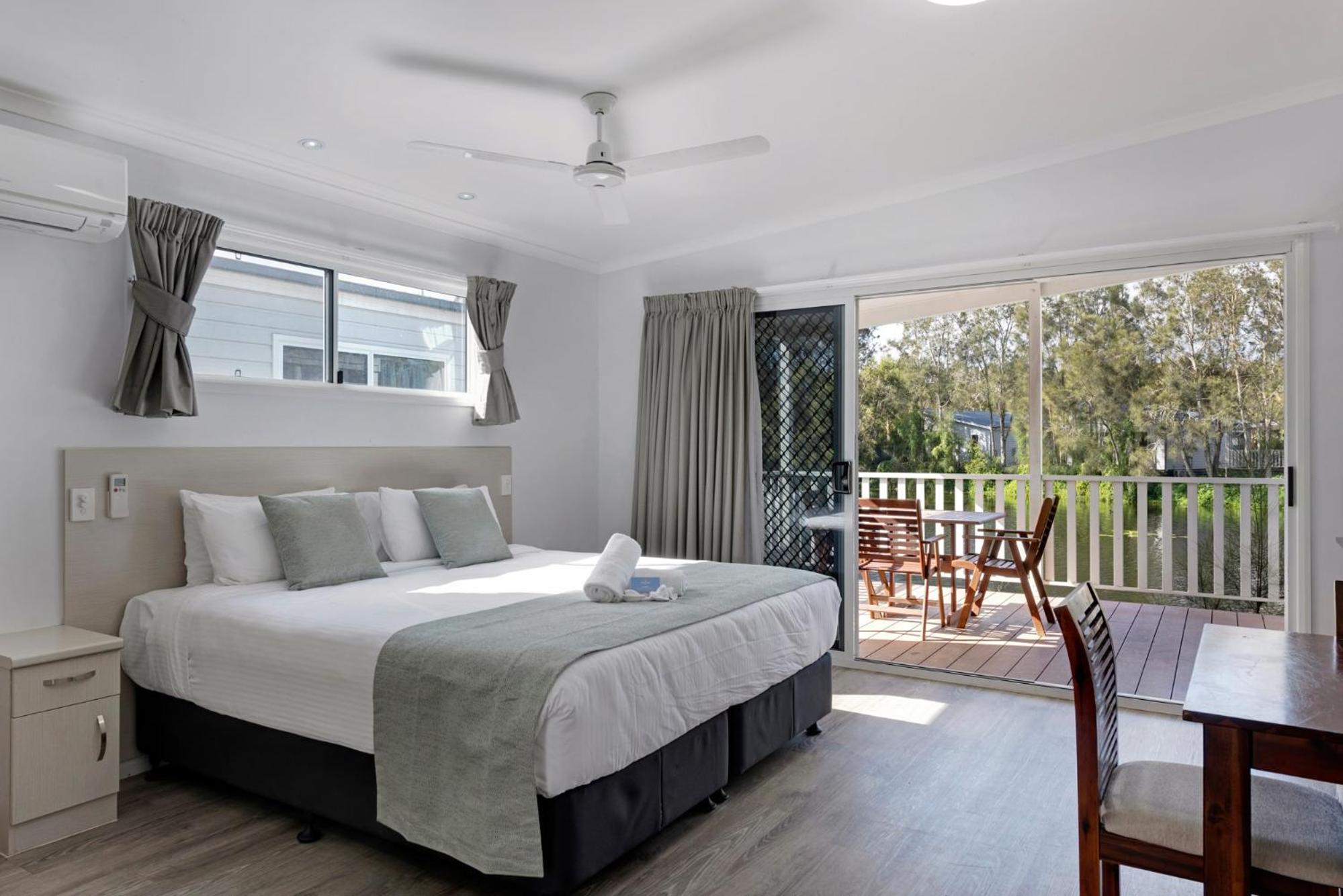 Deluxe Lakeside Studio - Sleeps 2 (shared entrance) - Photo 5