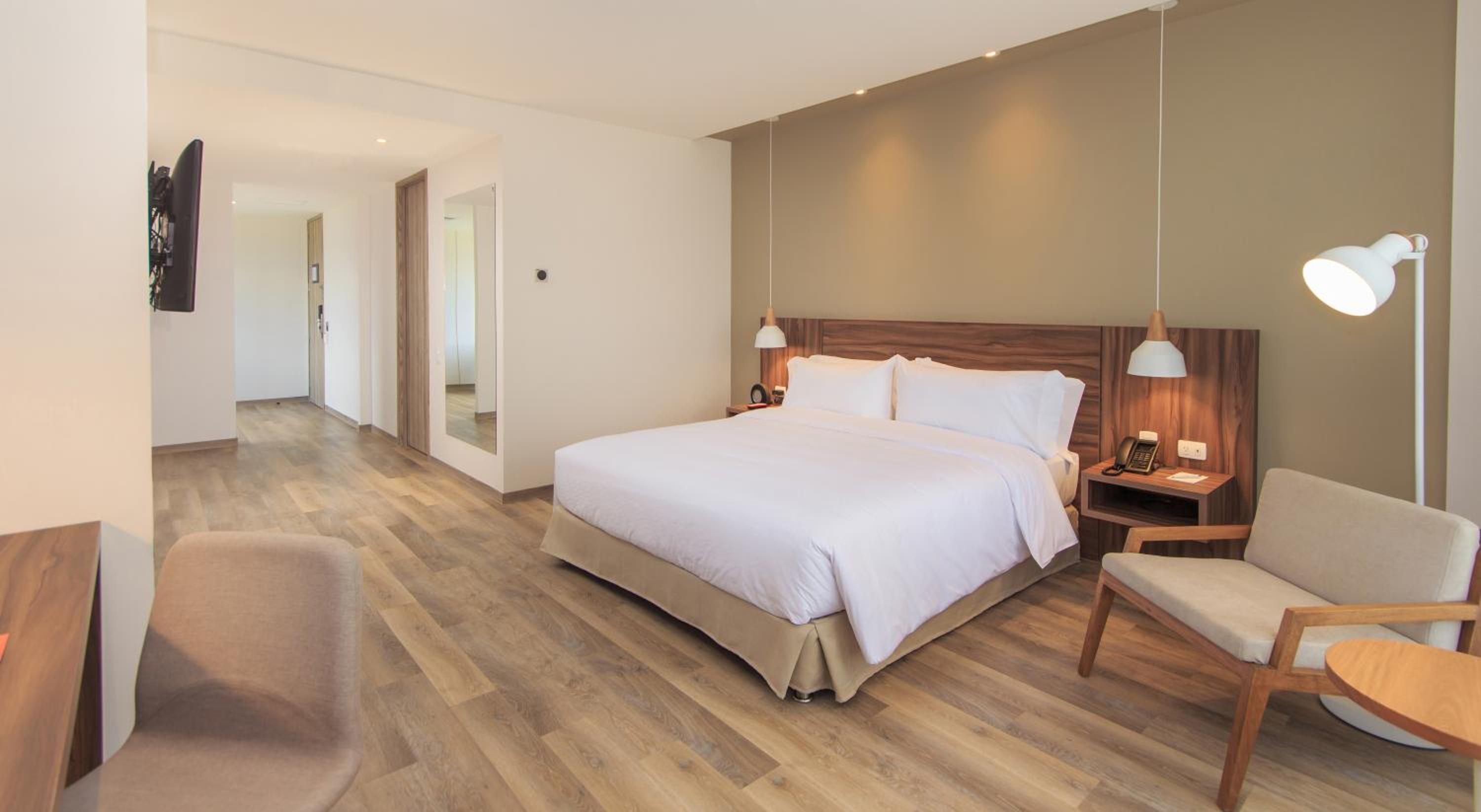 Deluxe King Room photo 3