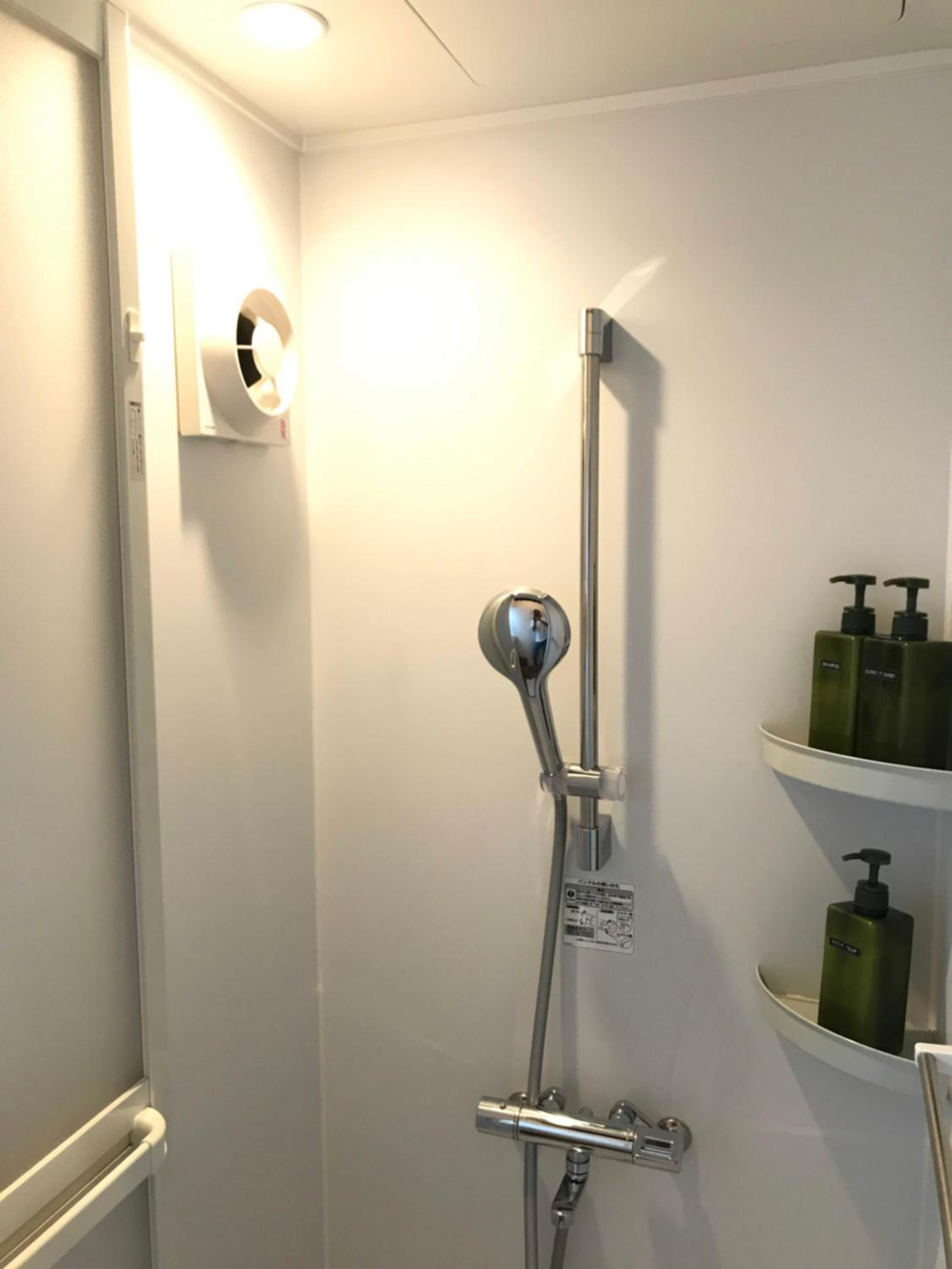 Quadruple Room with Shared Bathroom photo 3