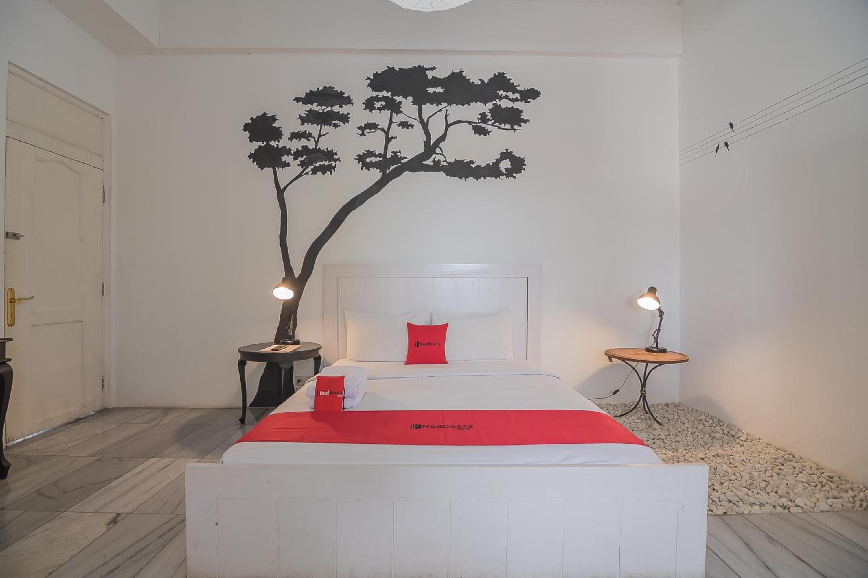 Deluxe Room - Photo 4