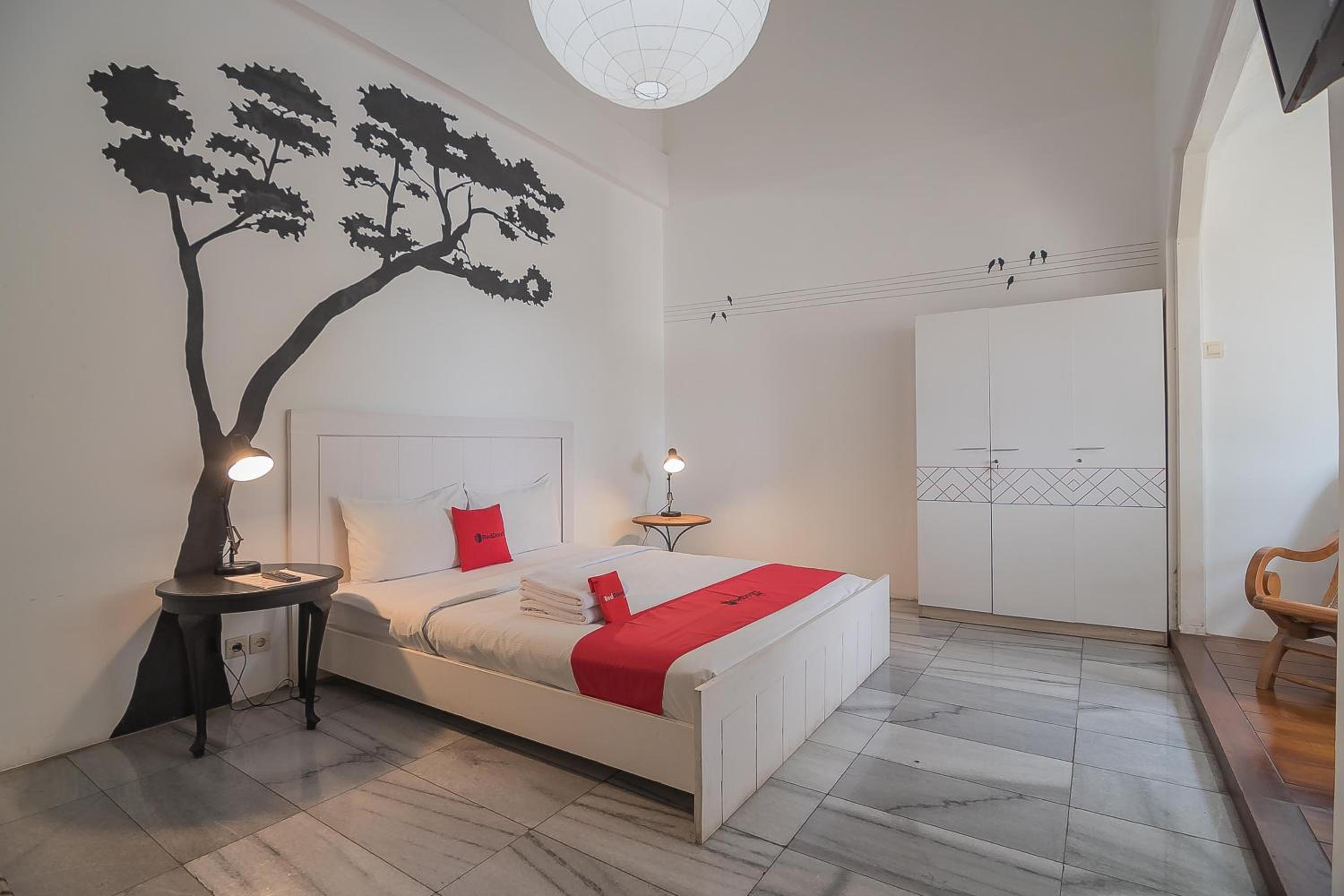 Deluxe Room - Photo 1