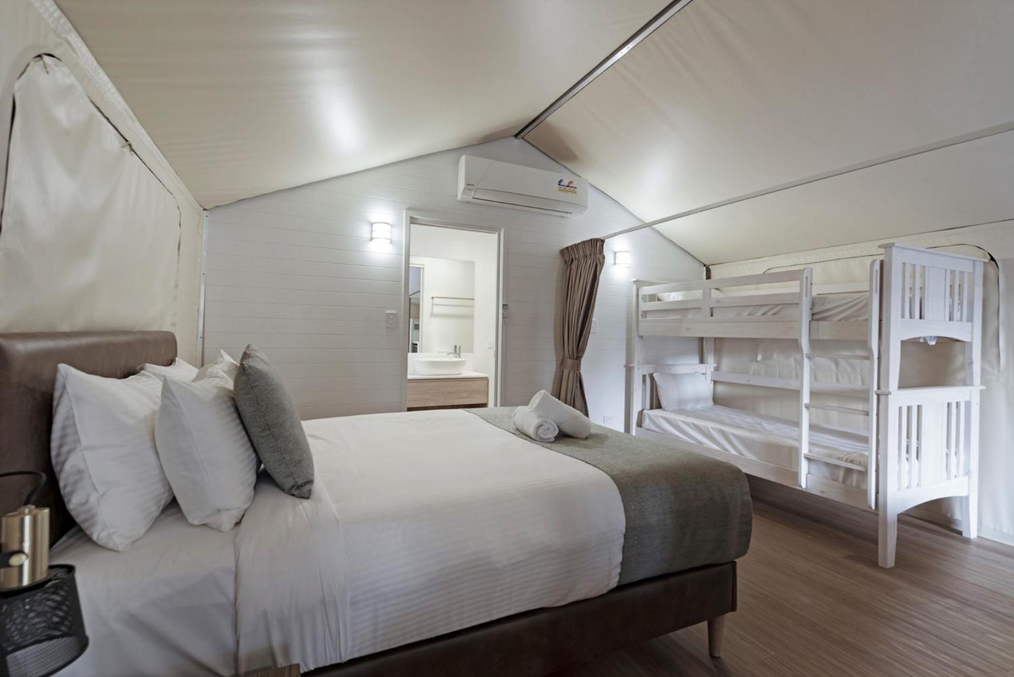 Deluxe Safari Tent - Sleeps 4 - Photo 7