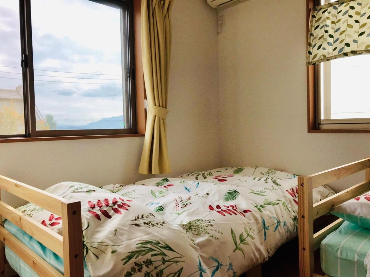 Economy Twin Room - Photo 3