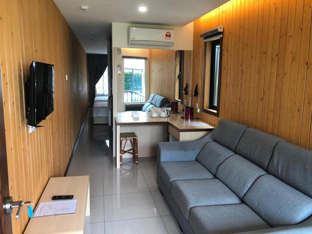 Standard Family Room - Photo 7