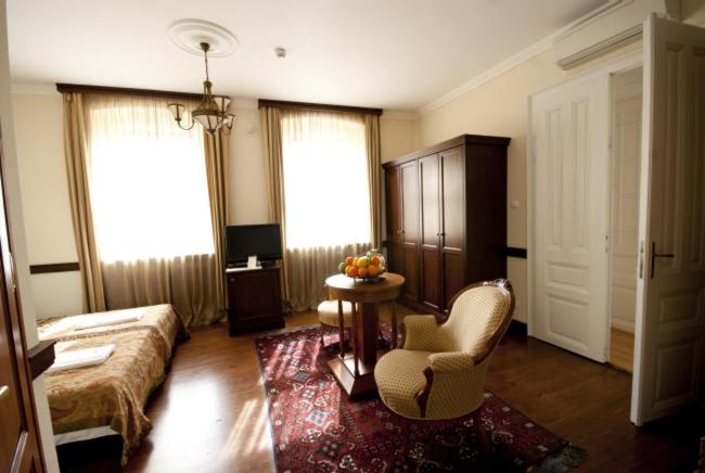 Standard Queen Room photo 2
