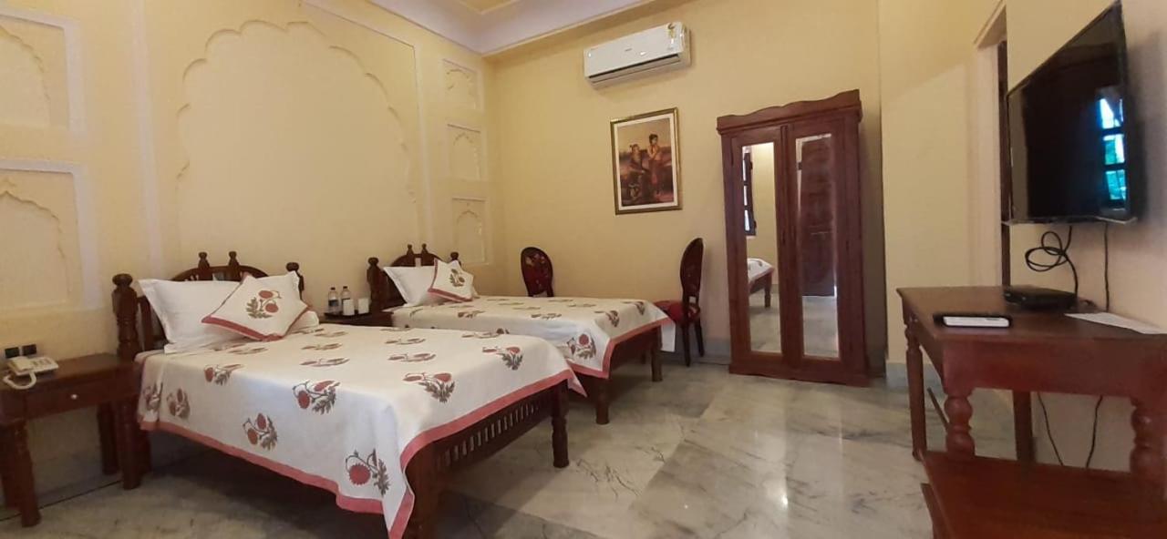 Queen Room