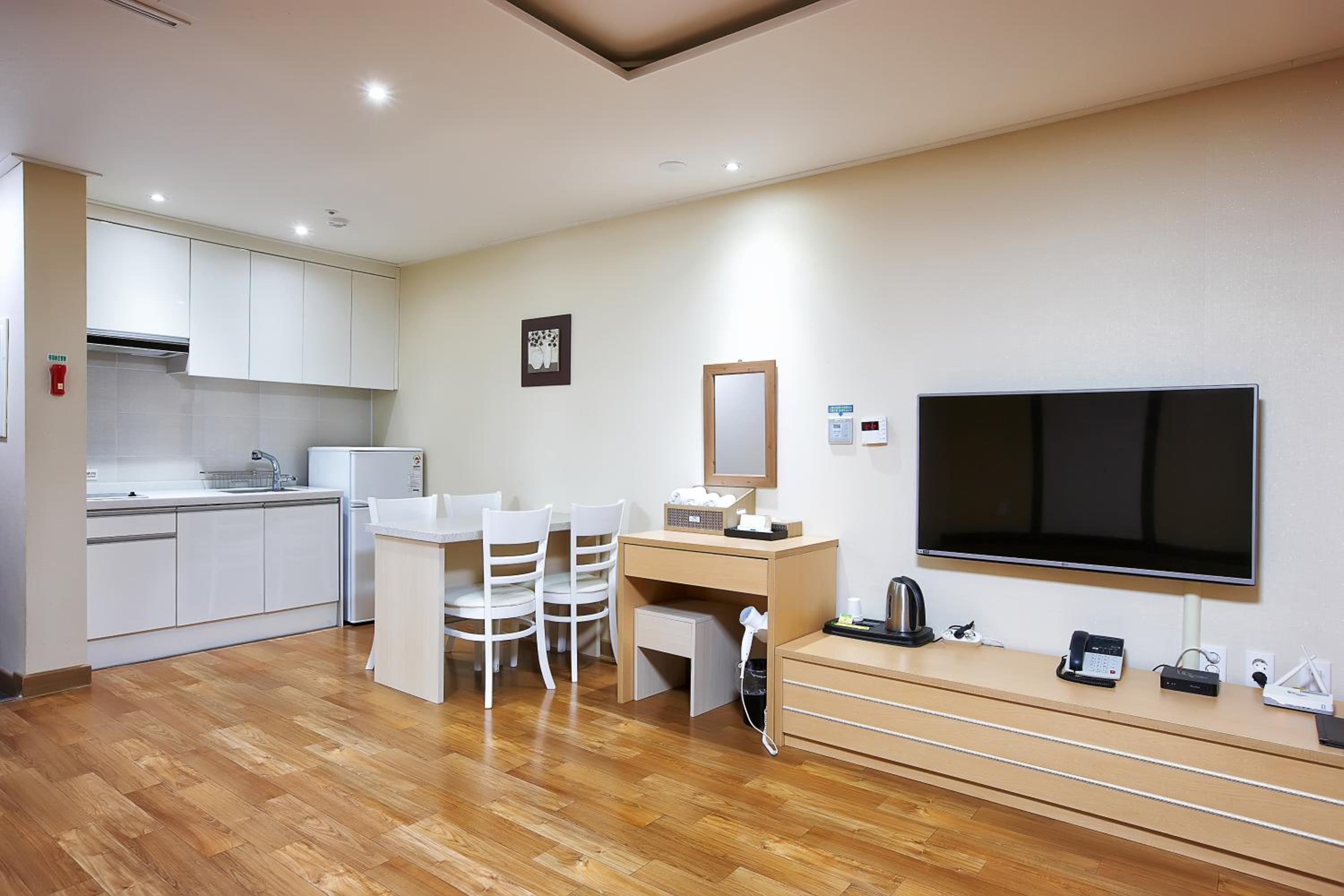 Deluxe Family Room