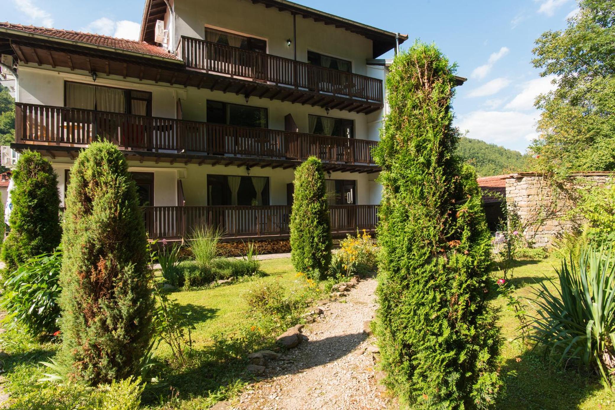 Double or Twin Room with Mountain View - Photo 4
