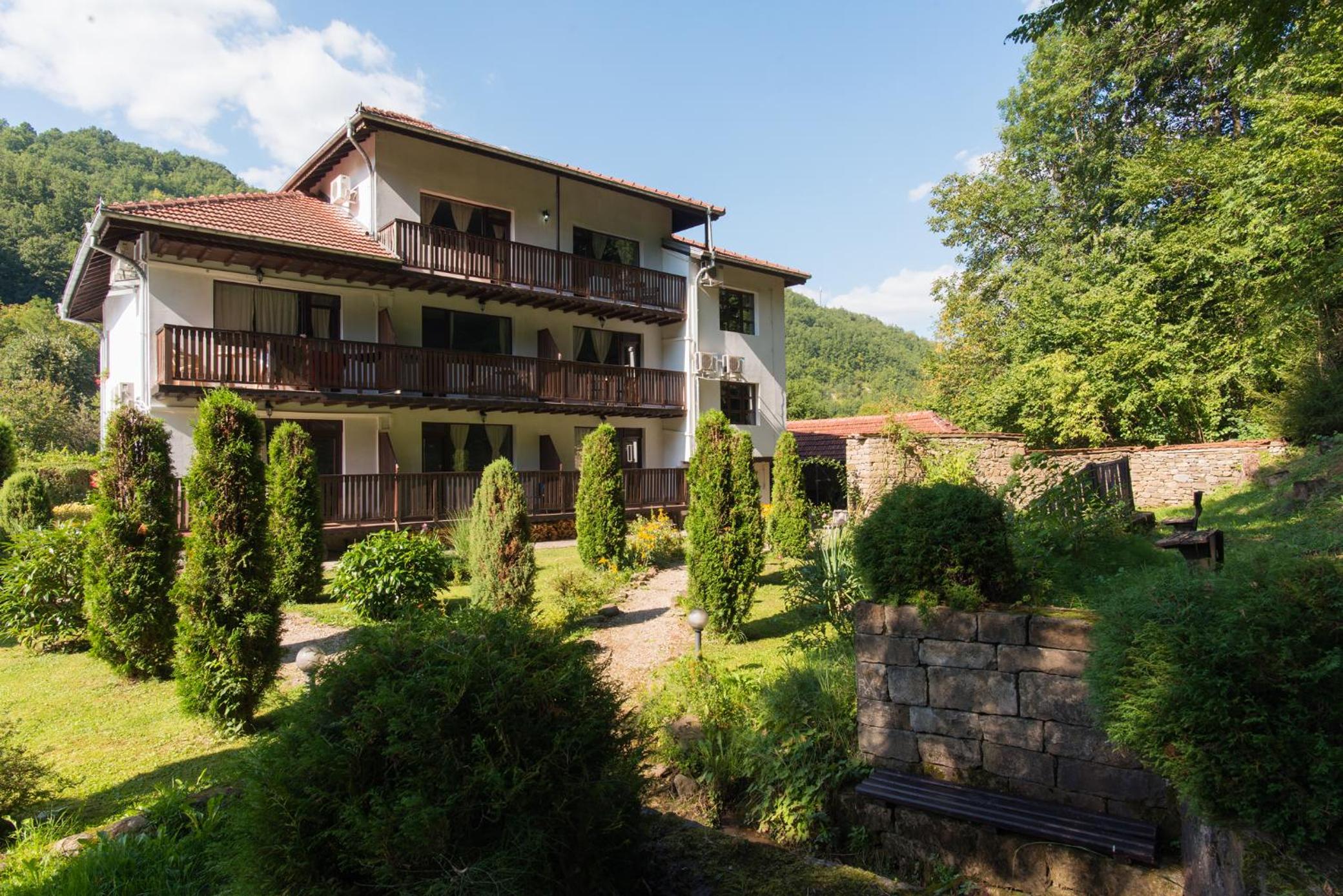 Double or Twin Room with Mountain View - Photo 5