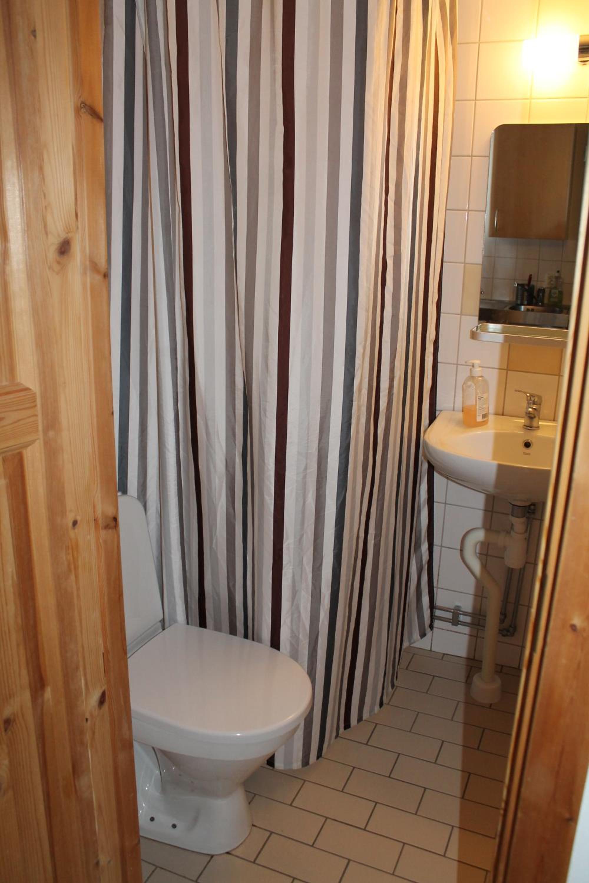 Two-Bedroom Cottage (6 Adults) photo 1