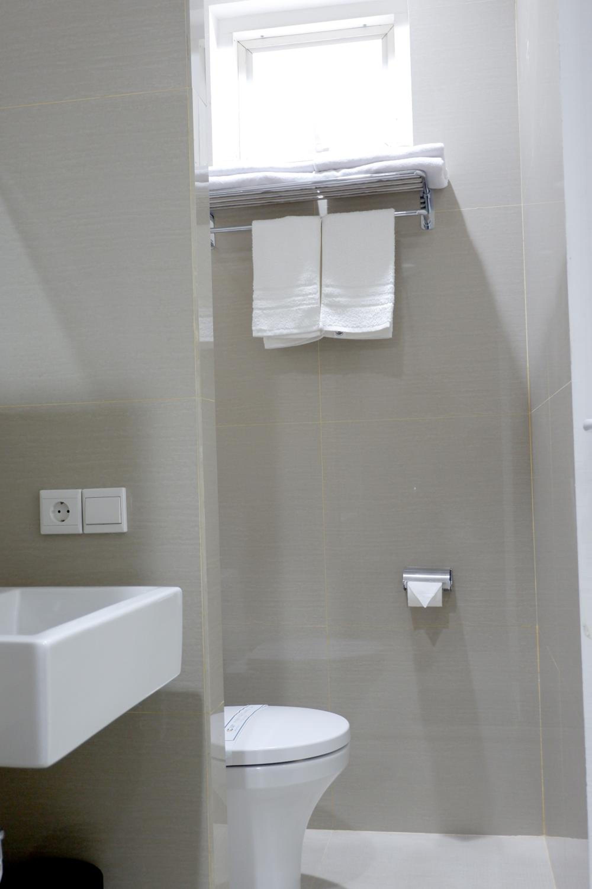 Standard Double Room - Photo 2