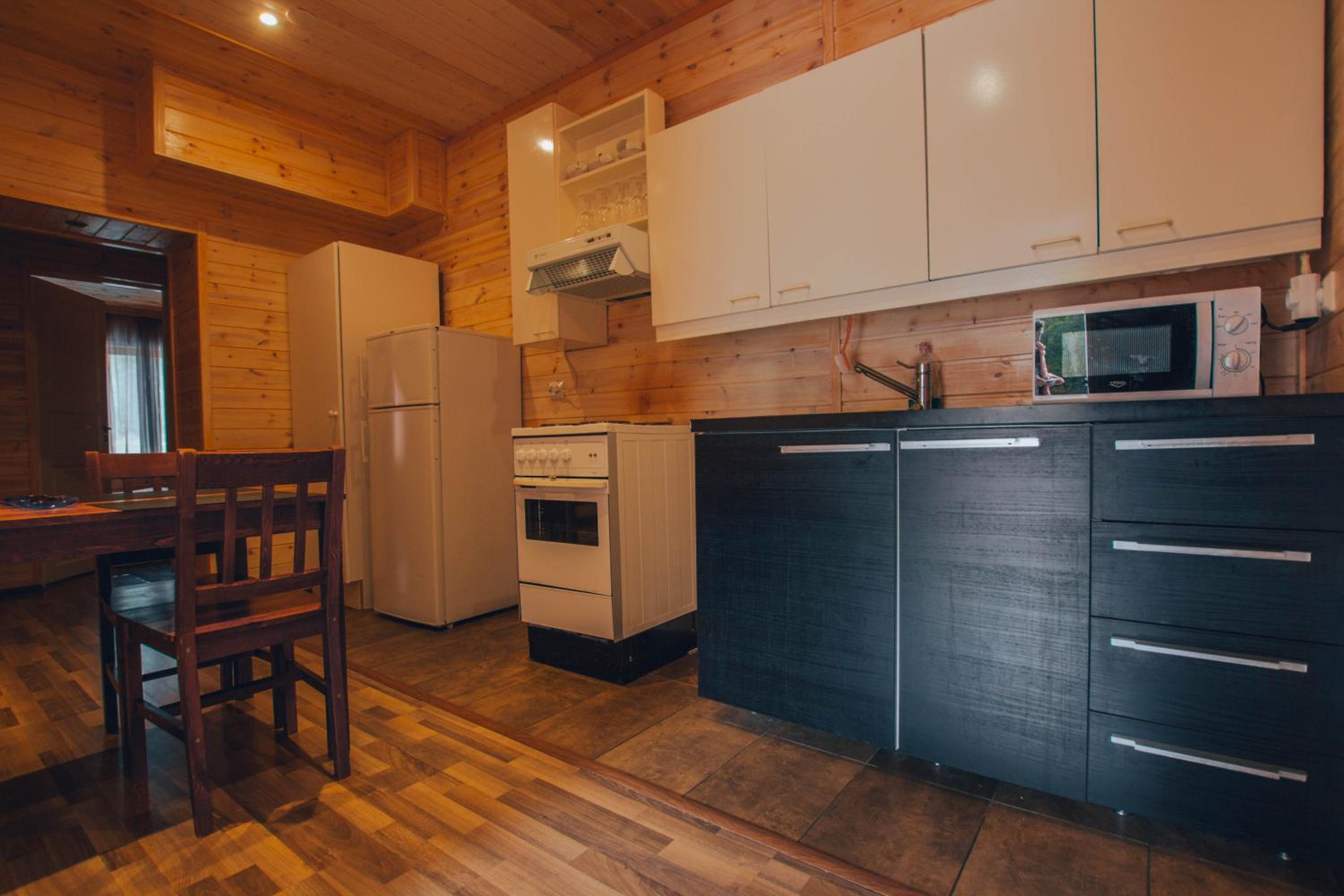 Apartment with Terrace - Photo 5