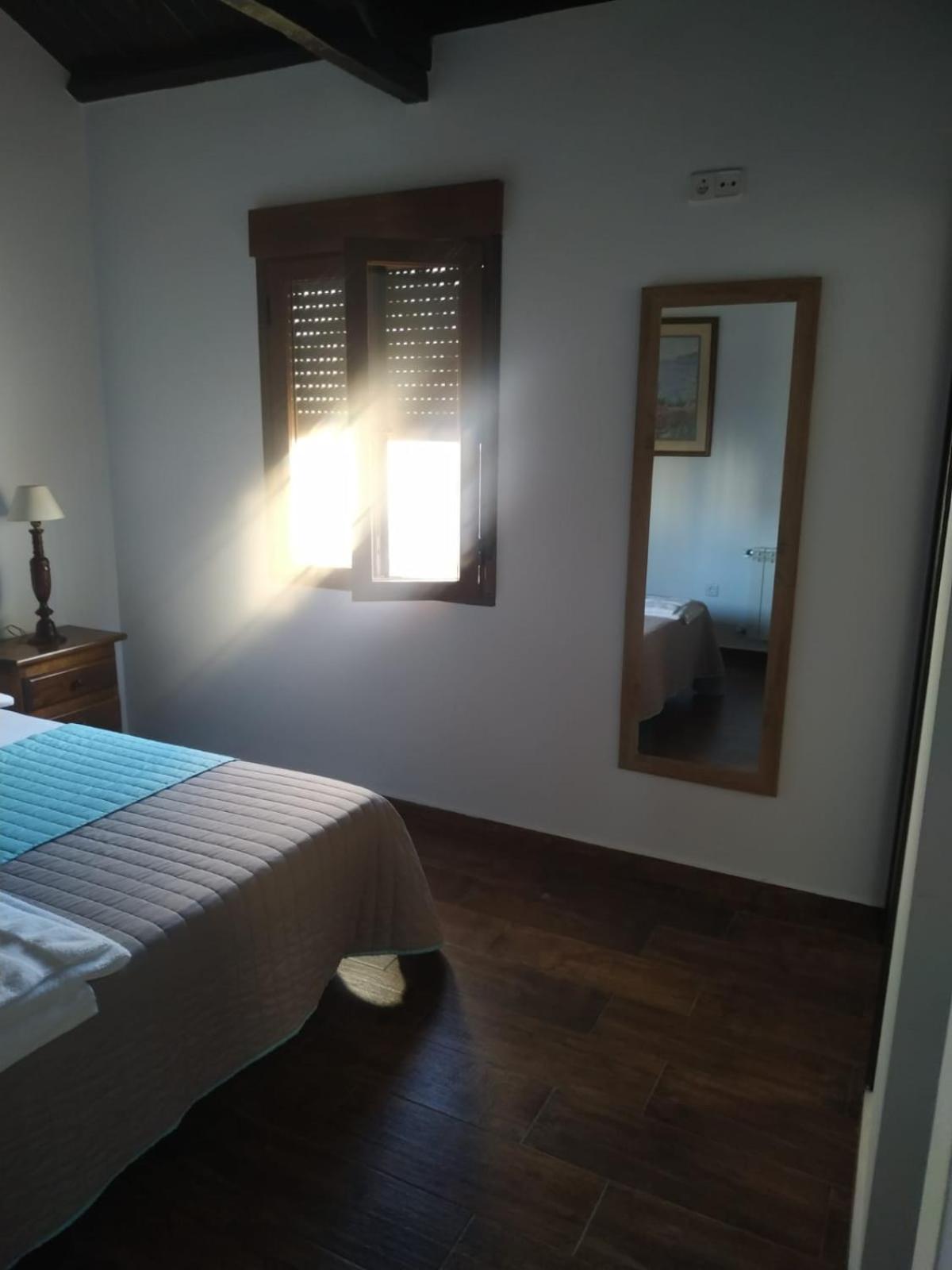 Six-Bedroom House photo 2