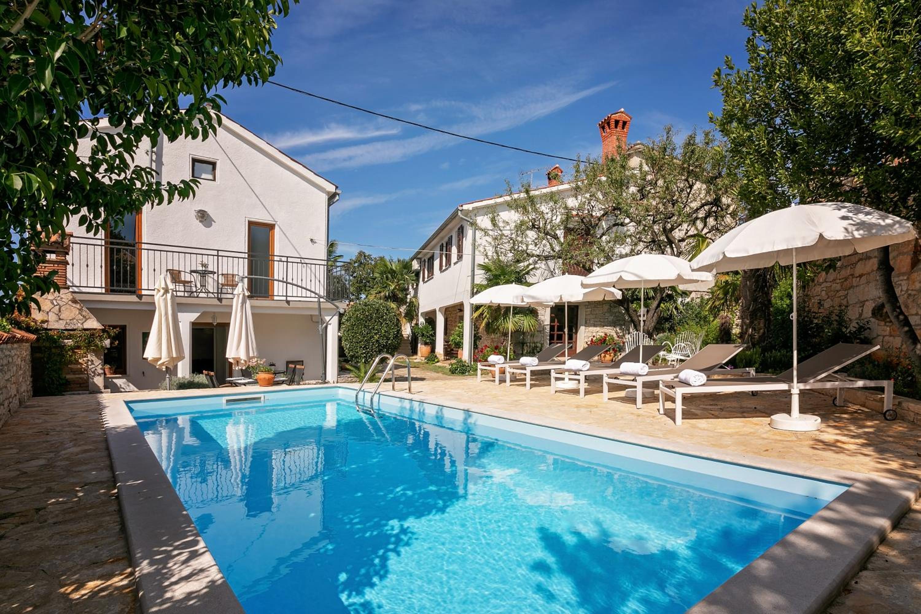 Villa photo 3