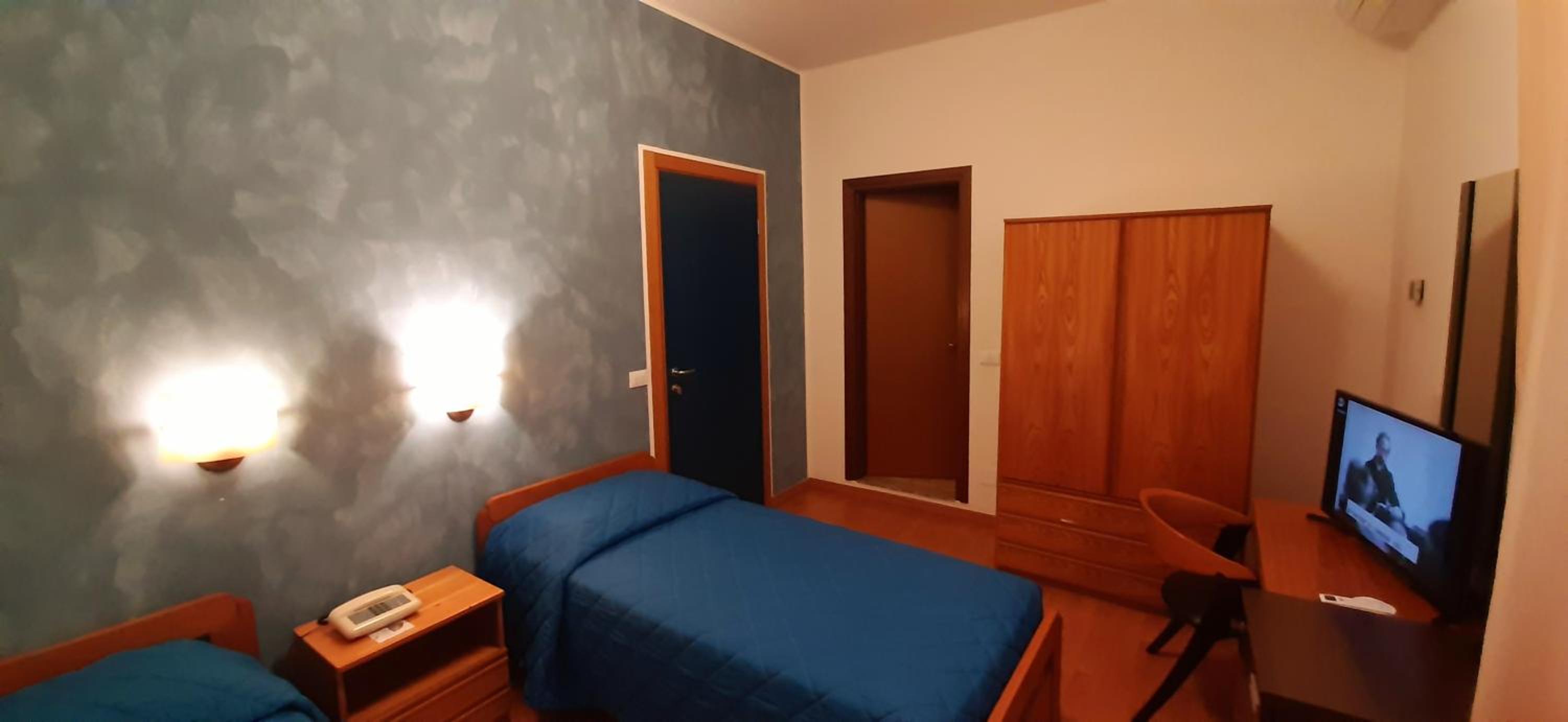 Twin Room - Photo 1