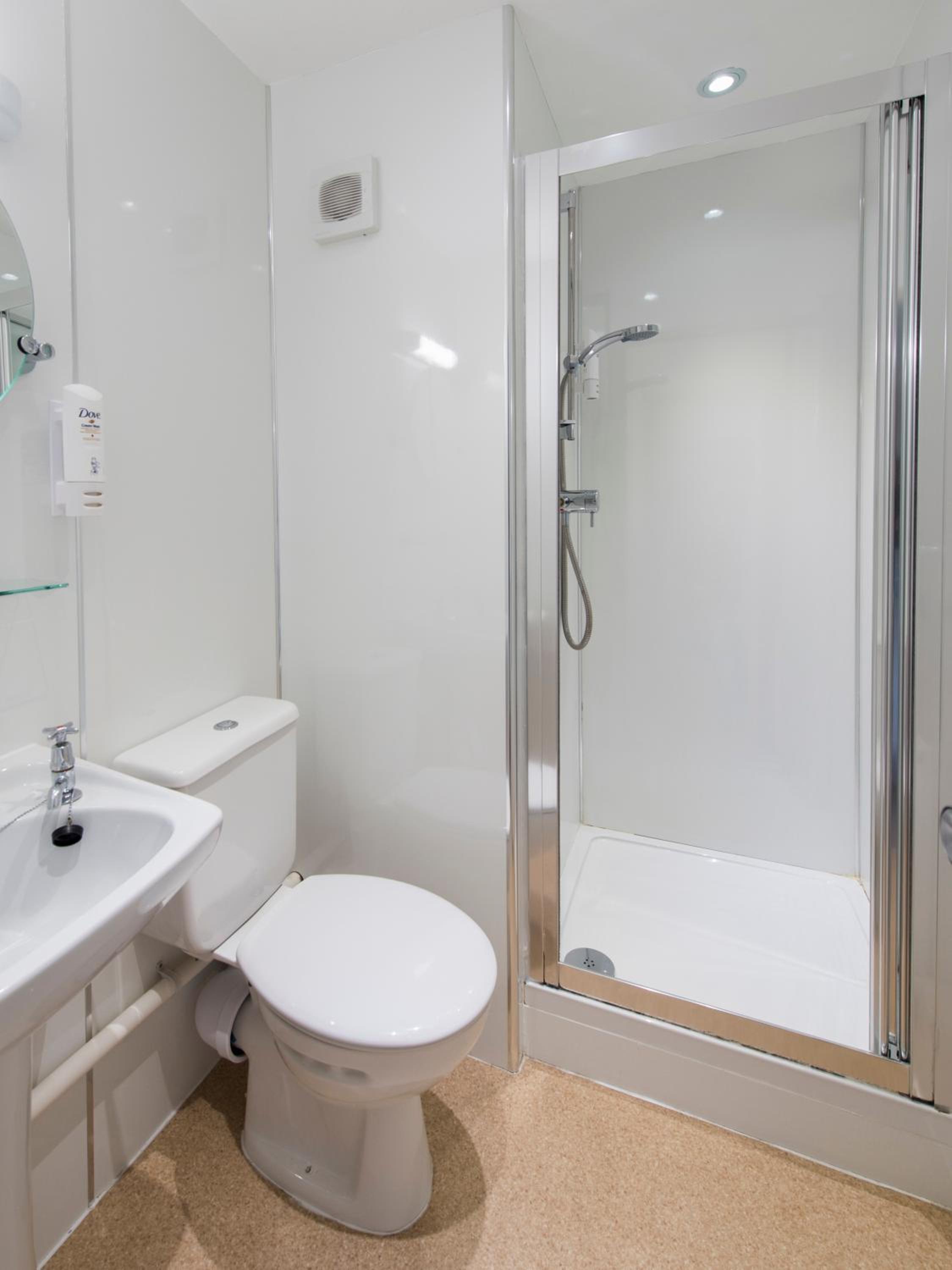Standard Twin Room - Photo 8