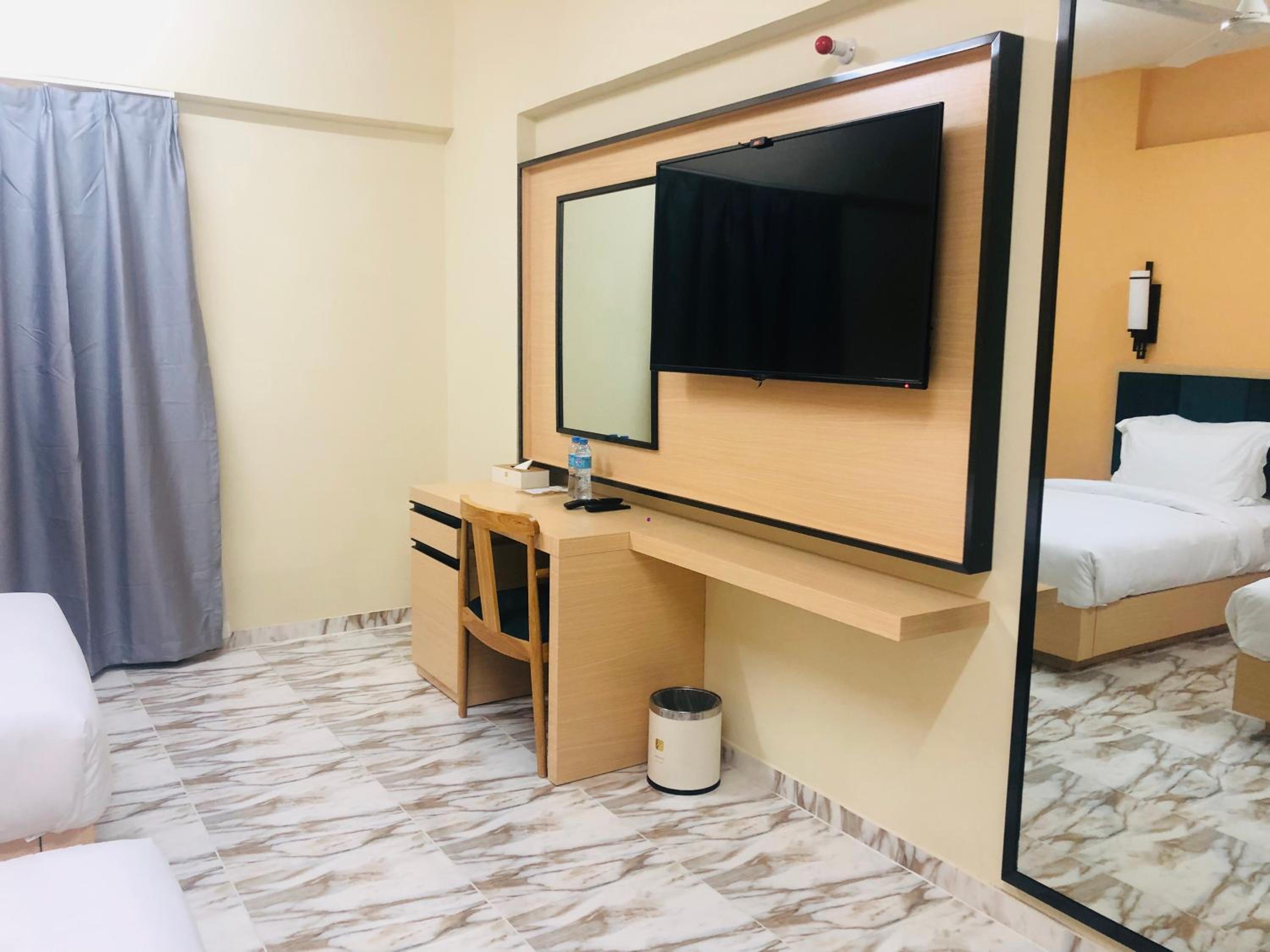 One-Bedroom Apartment - Photo 1
