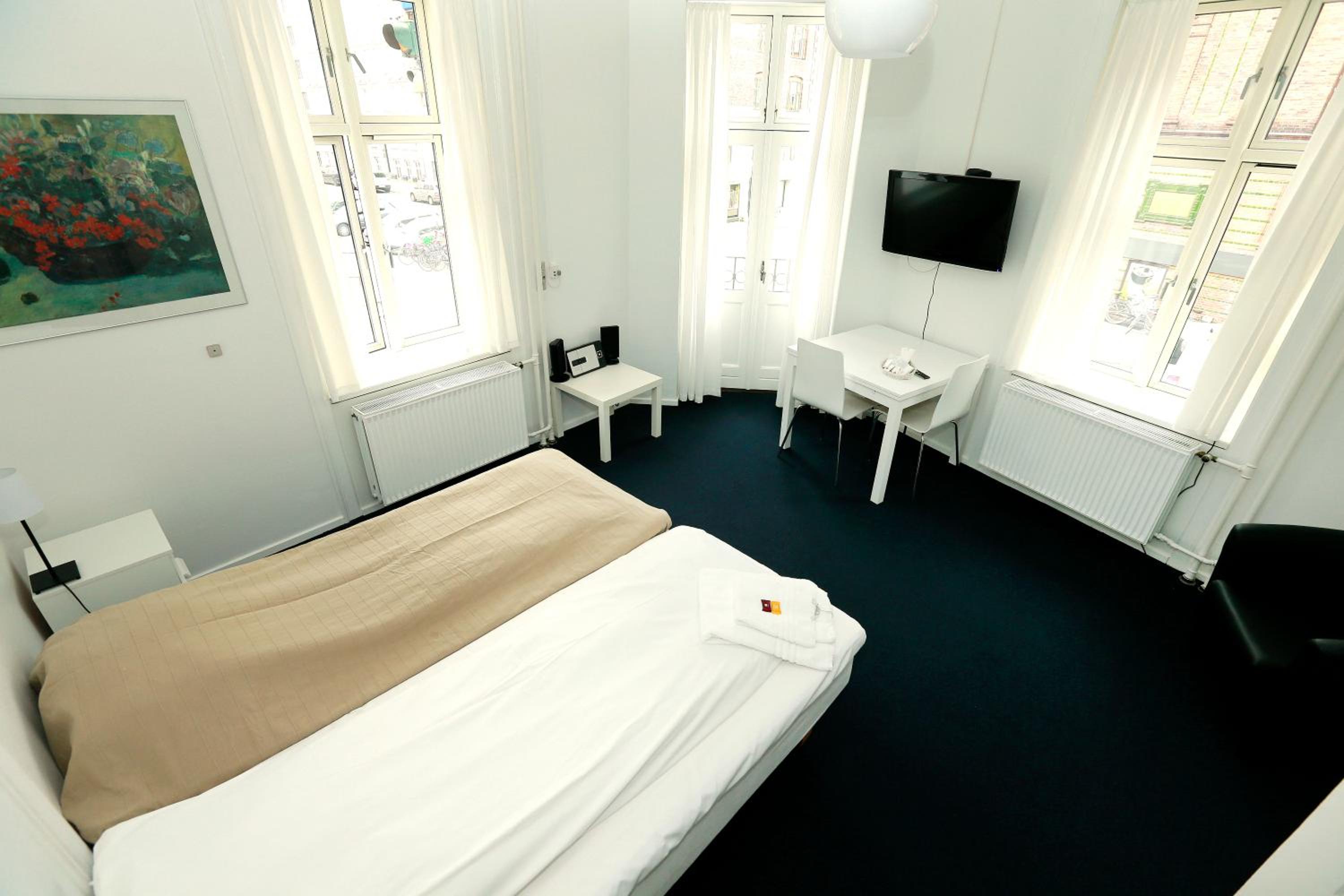 Two-Bedroom Apartment - without Living Room photo 1