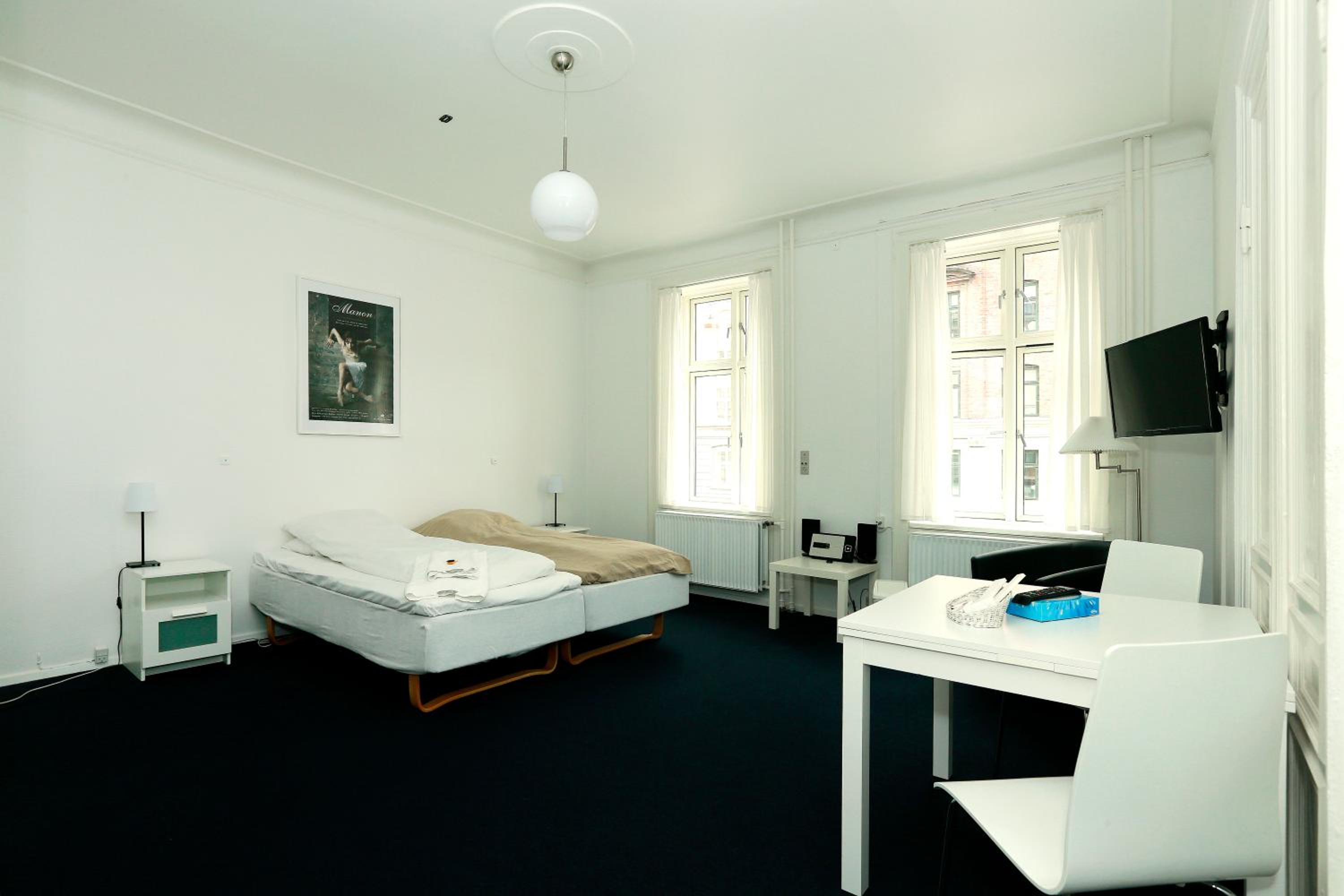 Two-Bedroom Apartment - without Living Room photo 2