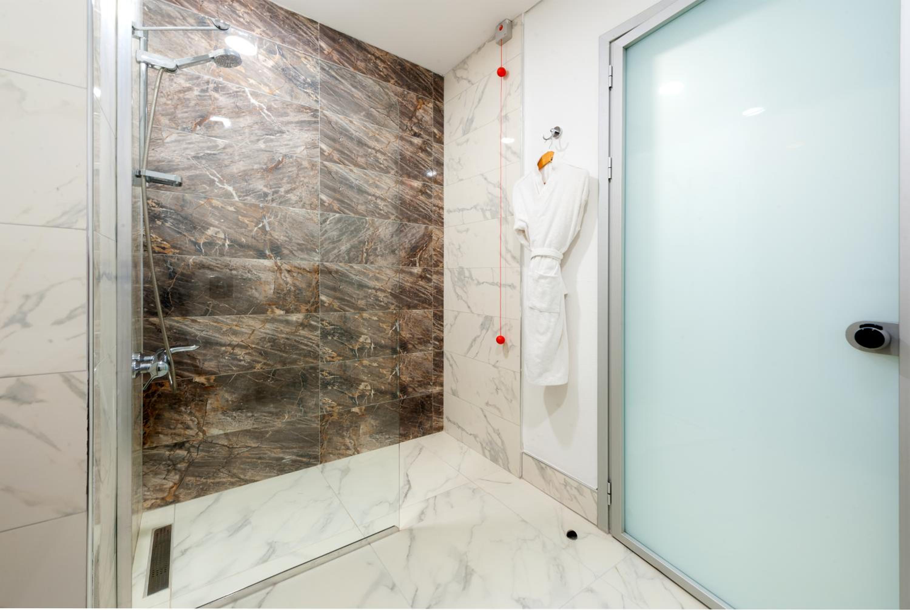 Junior Suite With Fast Track photo 2