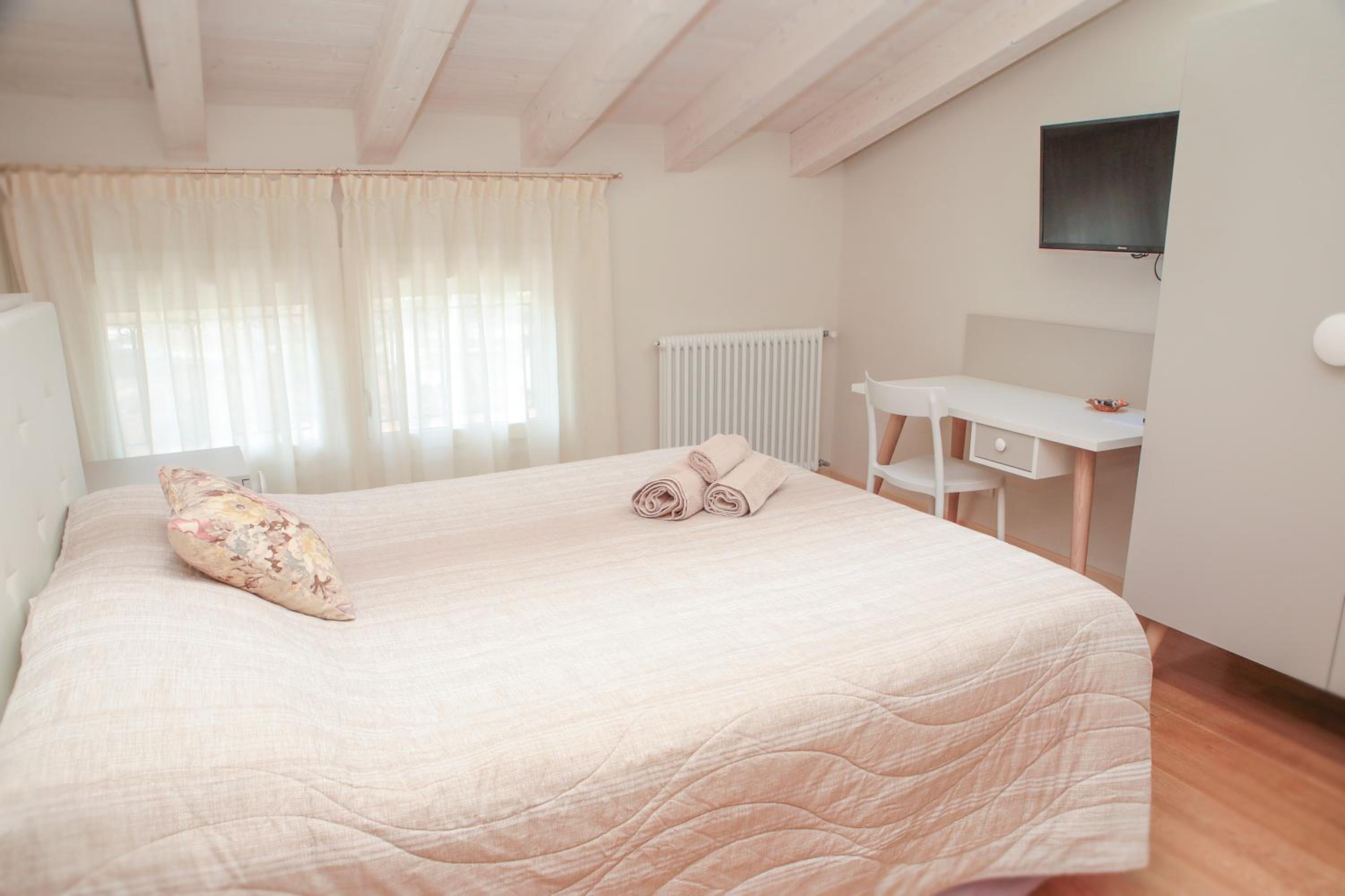 Double Room with Private Bathroom photo 2