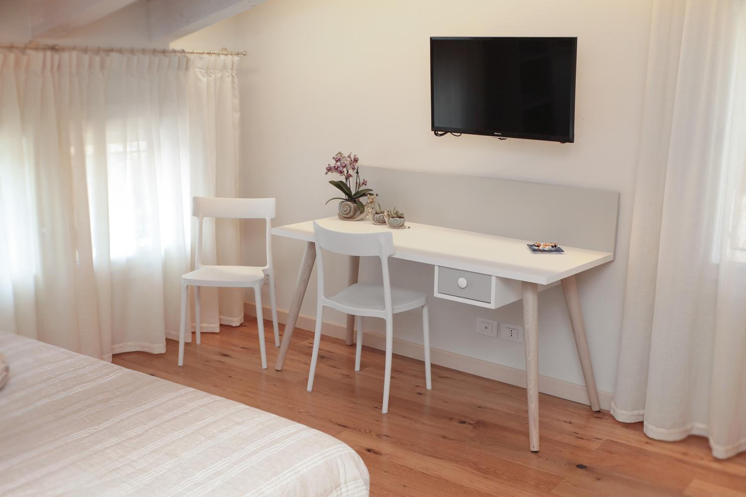 Double Room with Private Bathroom - Photo 4