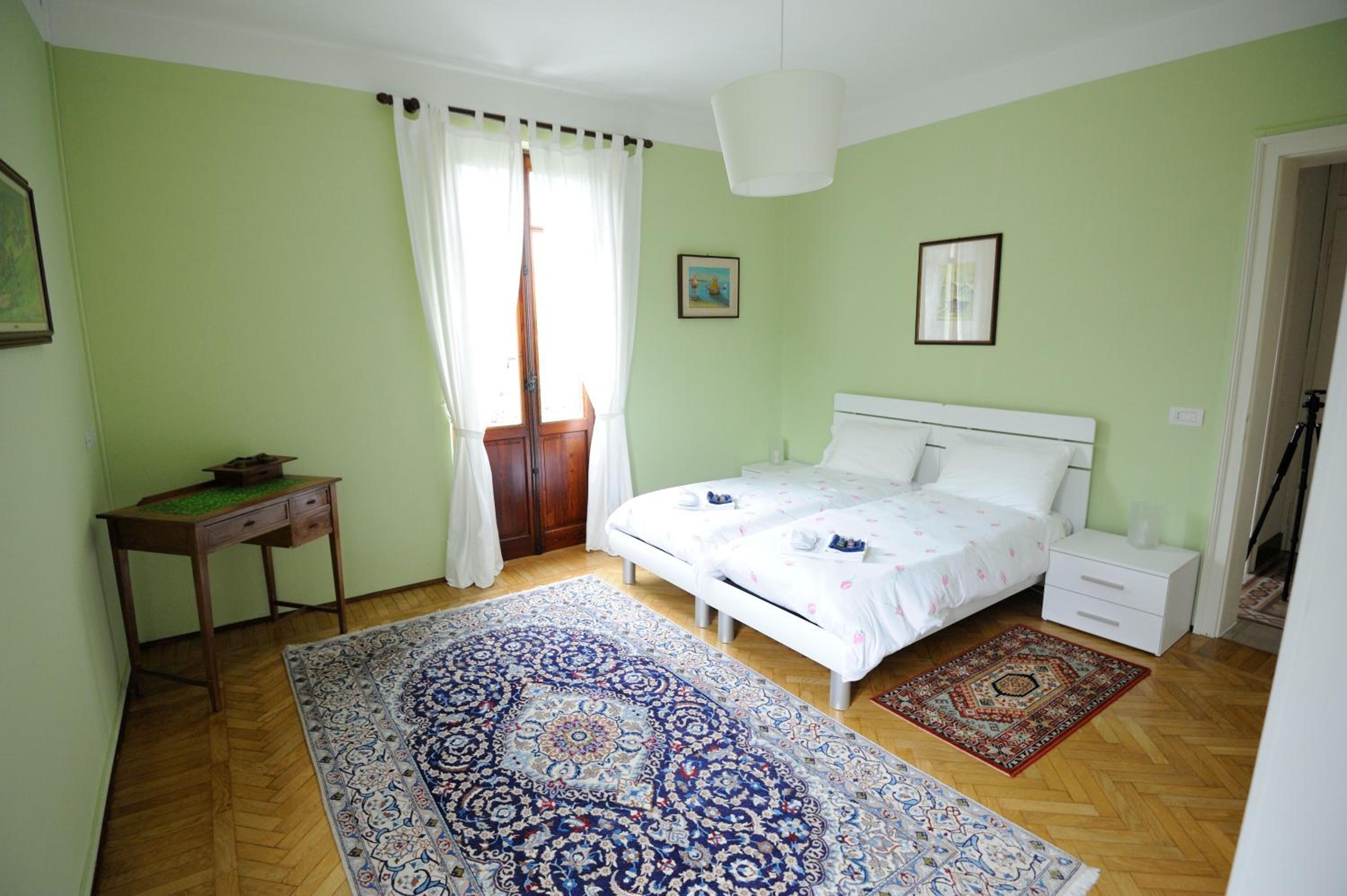 Twin Room with Lake View and Private External Bathroom - Photo 1