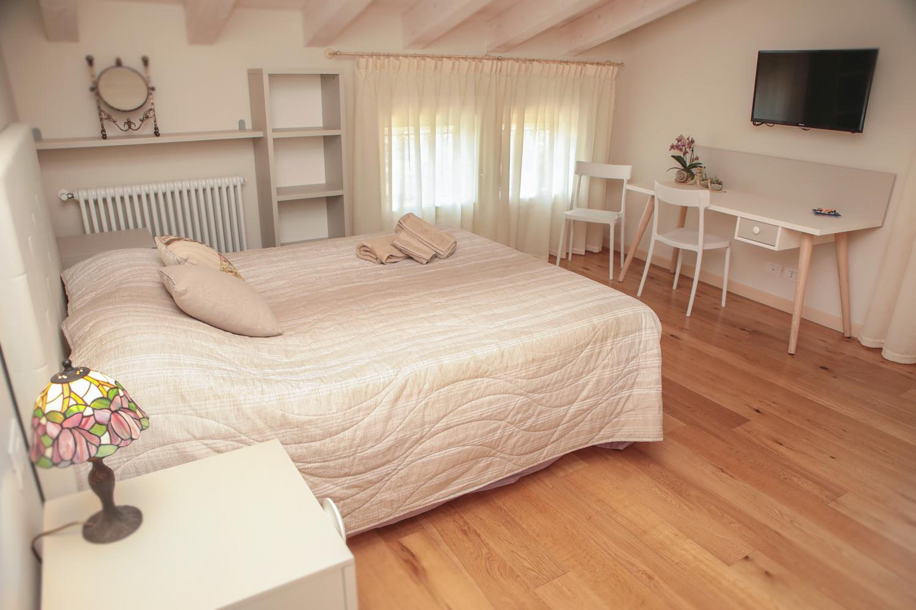 Double Room with Private Bathroom - Photo 1