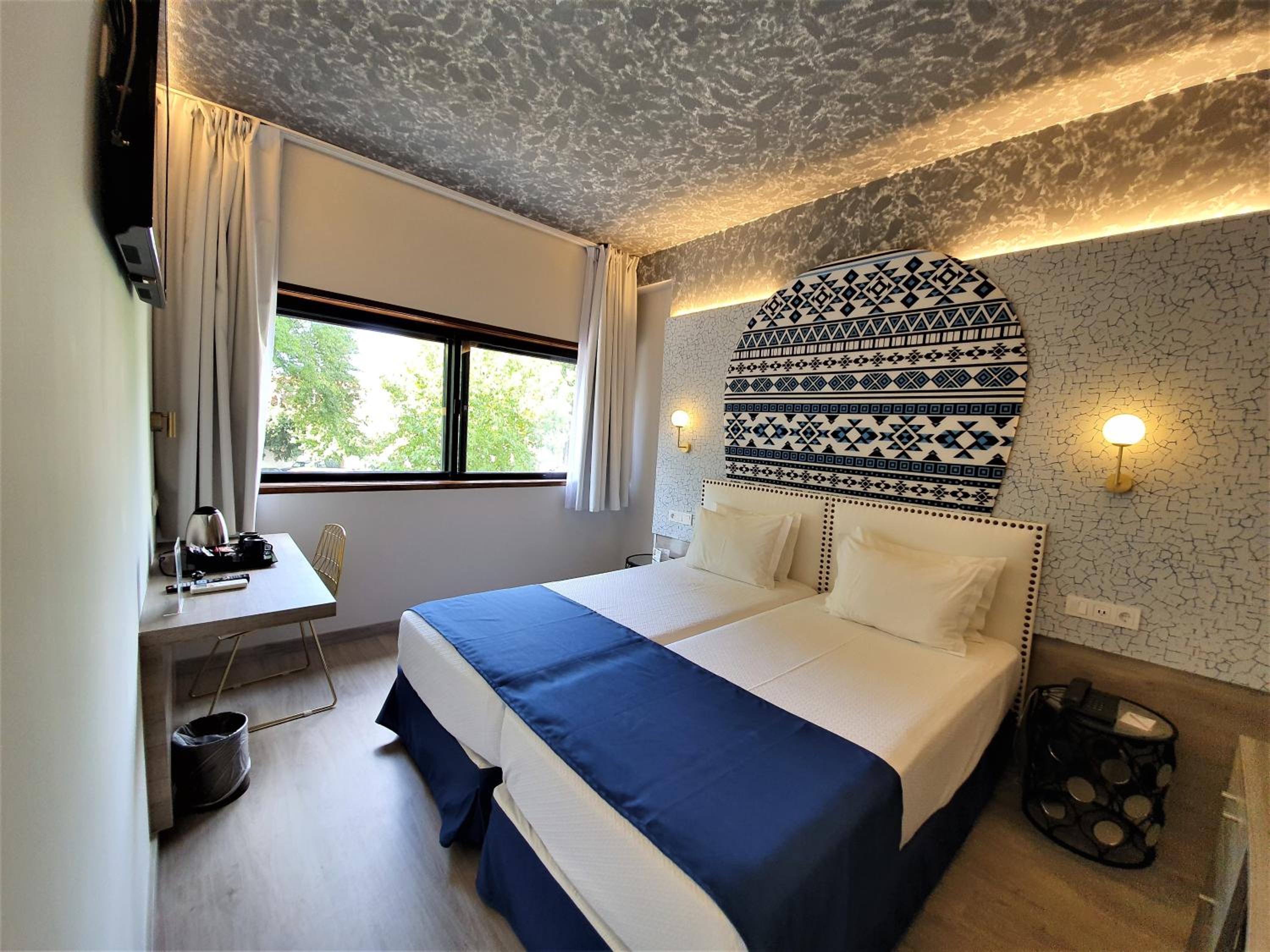 Twin Room - Photo 16