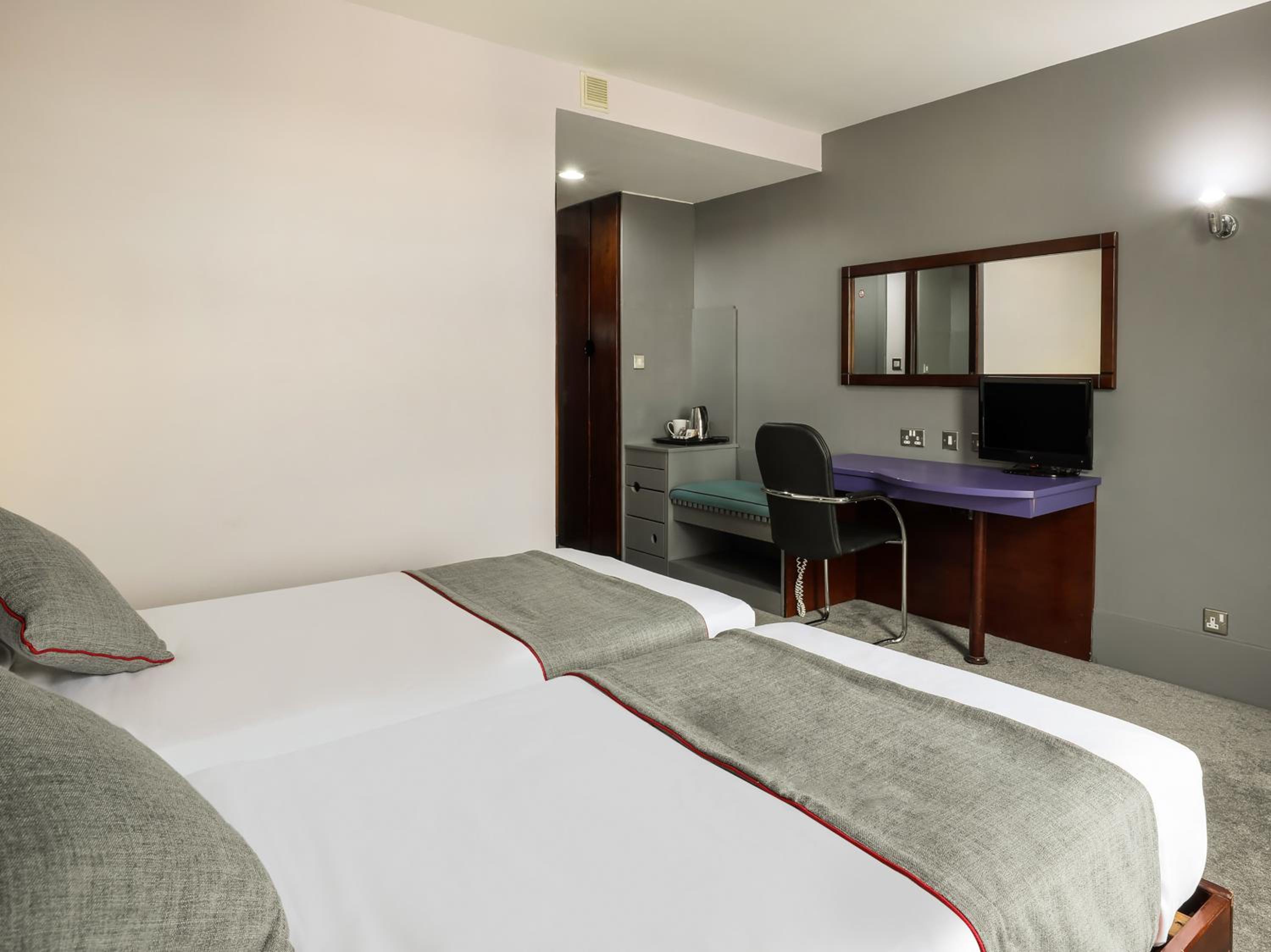 Twin Room with Sofa Bed - Non-Smoking - Photo 6