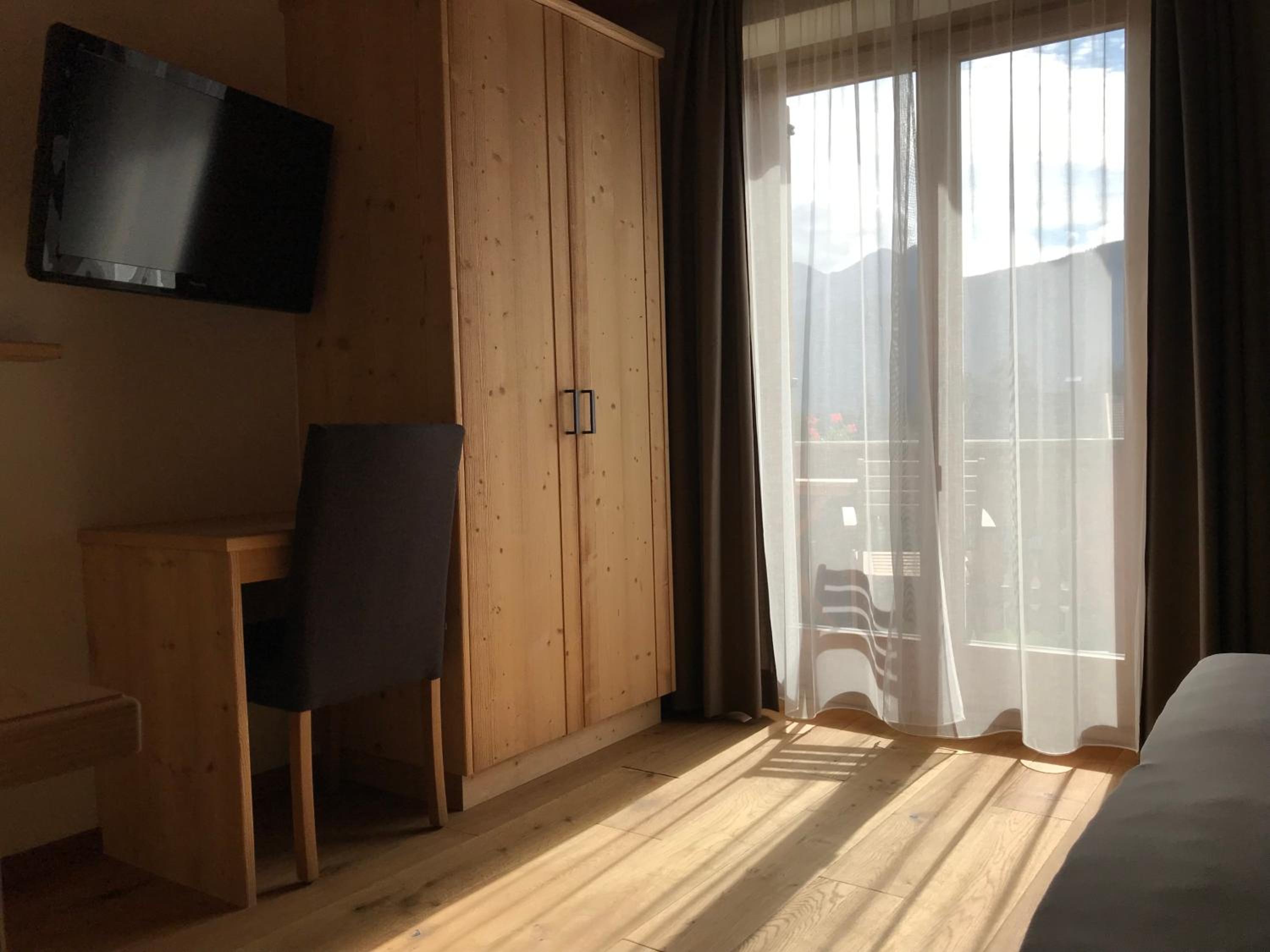 Two-Bedroom Apartment with Mountain View photo 1
