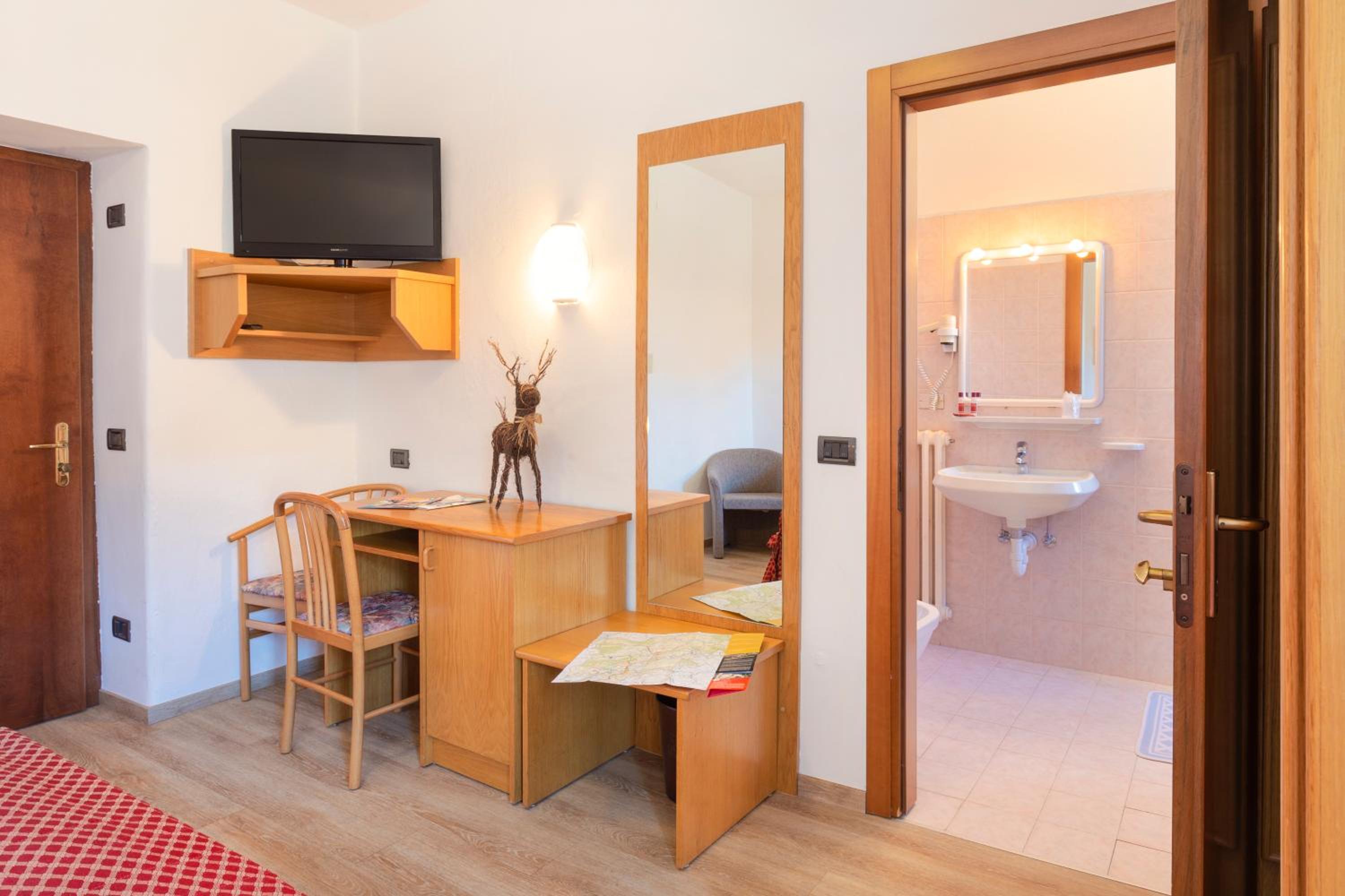 Standard Double Room photo 3